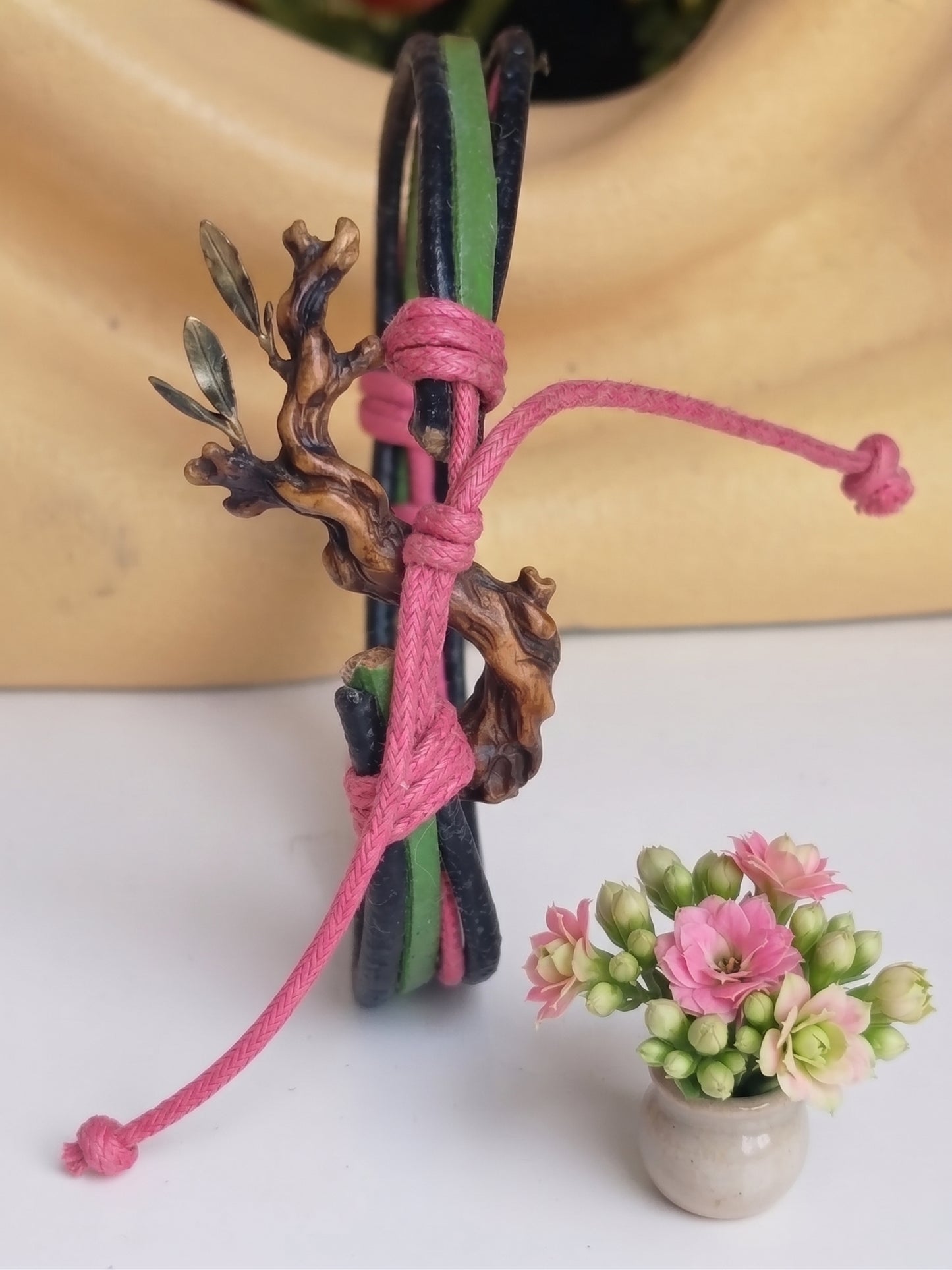 🌸 Le Rétro-Chic Y2K : Bracelet en Cuir Vert, Noir et Rose Fuchsia (Stock Dormant des Années 2000)