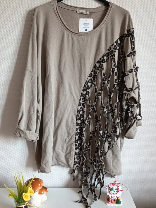 Tunique originale marron trÚs clair, avec empiÚcement léopard, taille 58/60/62