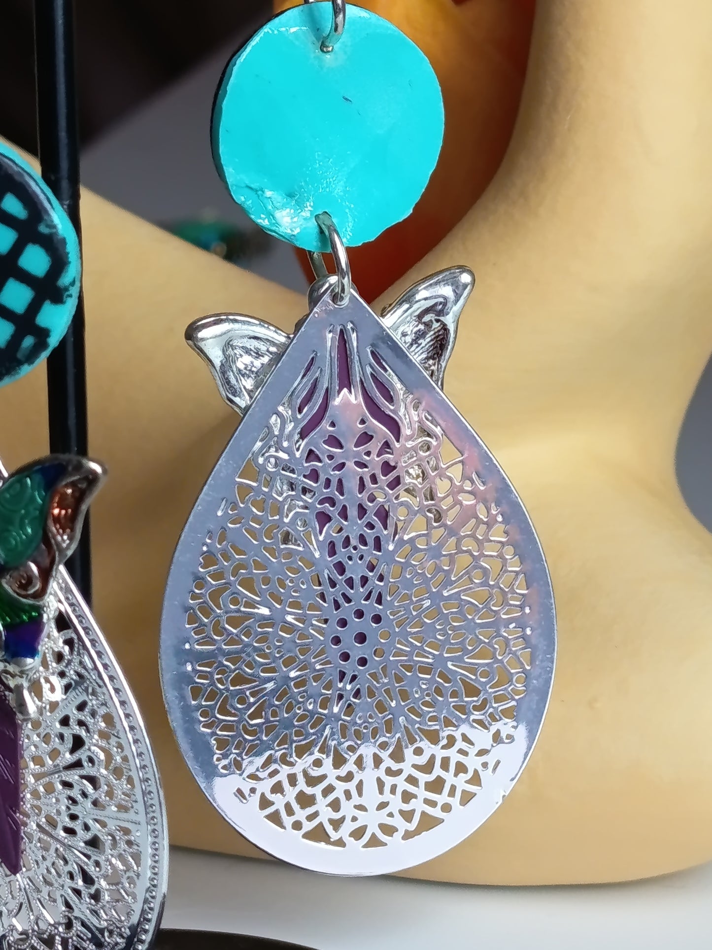 🦋✨ Boucles d'oreilles artisanales "Papillon & Filigrane" : L'accessoire chic et original pour sublimer votre style ! 💎🌸🎨