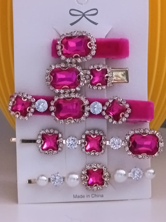 Lot de 3 pinces crocrodiles, et 2 barrettes de couleur fuchsia avec strass, le tout bien brillant
