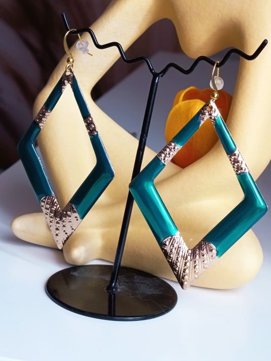 💎 Éclat Géométrique : Boucles d'Oreilles Losanges Émeraude & Or 💎