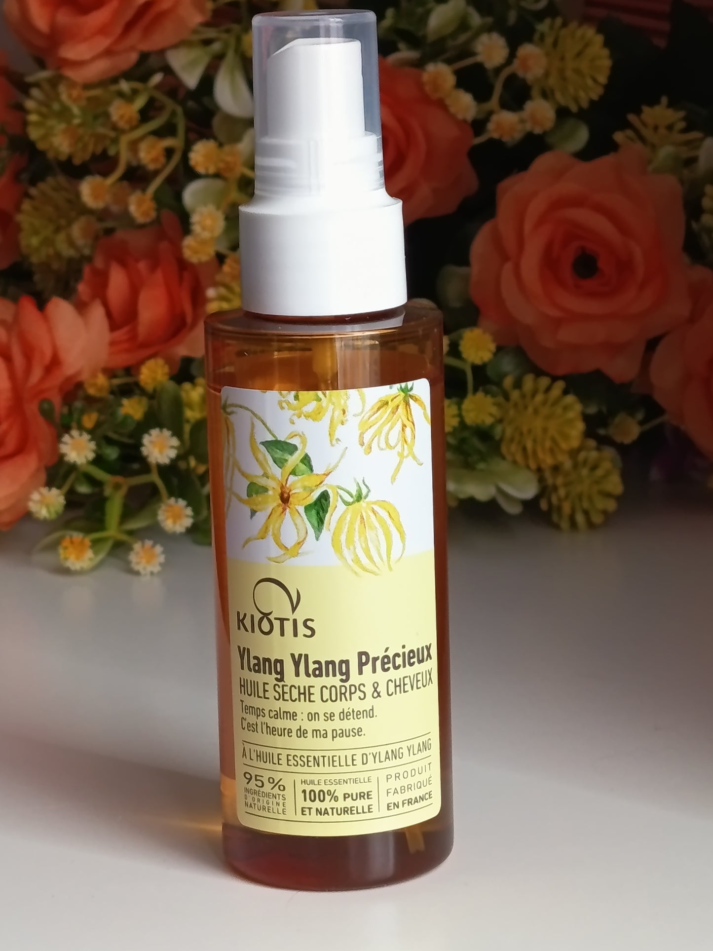 Lot comprenant un gommage crémeux, un gel douche, et une huile sèche, Ylang Ylang Précieux de Kiotis