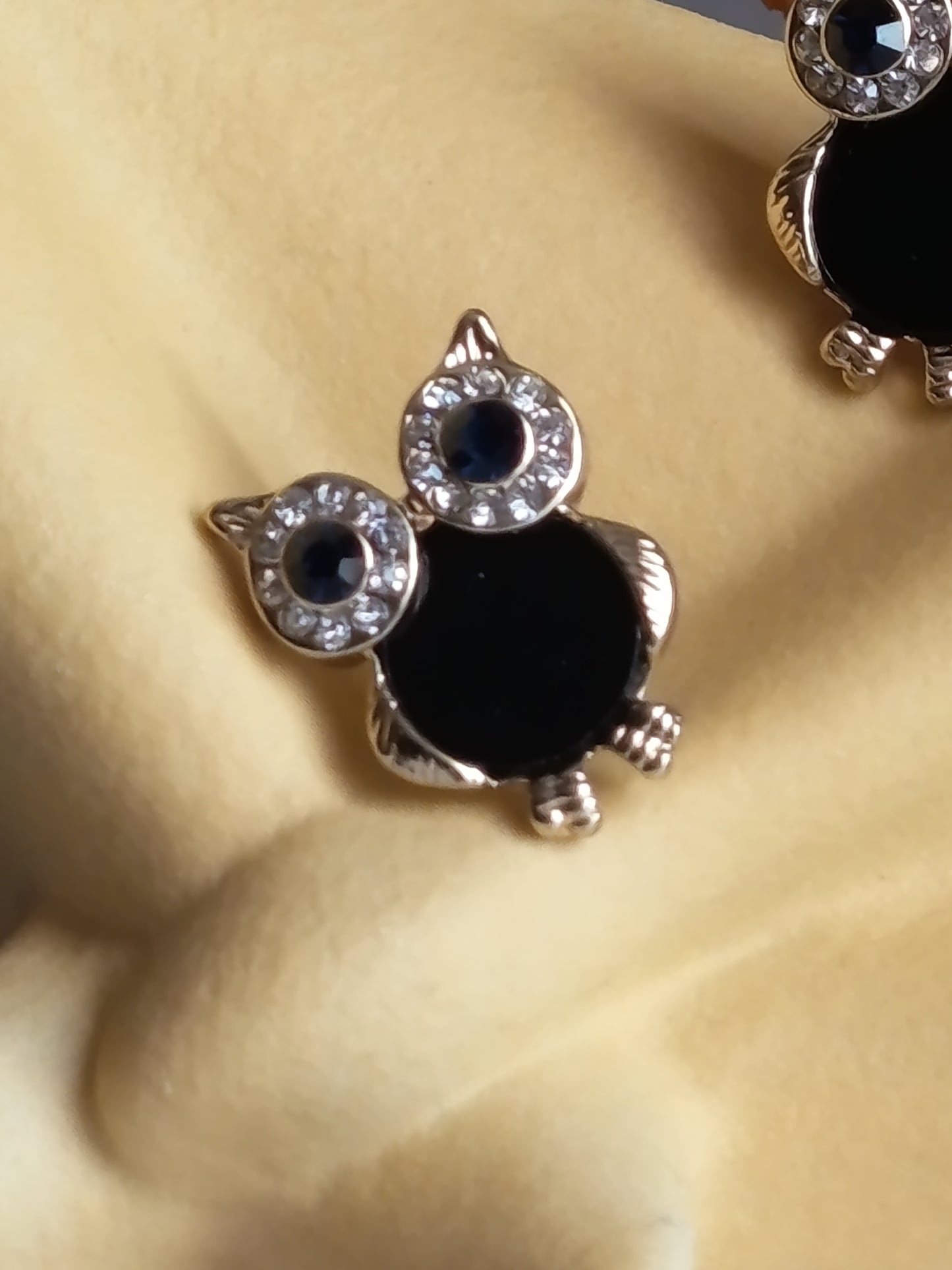 🦉✨ Boucles d'oreilles "Chouette de Nuit" – Élégance & Cristaux Étincelants ✨🦉