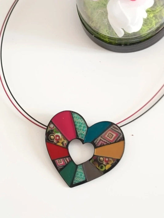 Collier avec un joli cœur multicolore genre patchwork, sans nickel, n°3