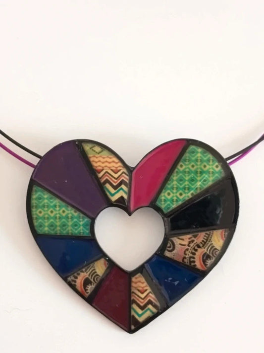 Collier avec un pendentif coeur de différentes couleurs, sans nickel, n°1