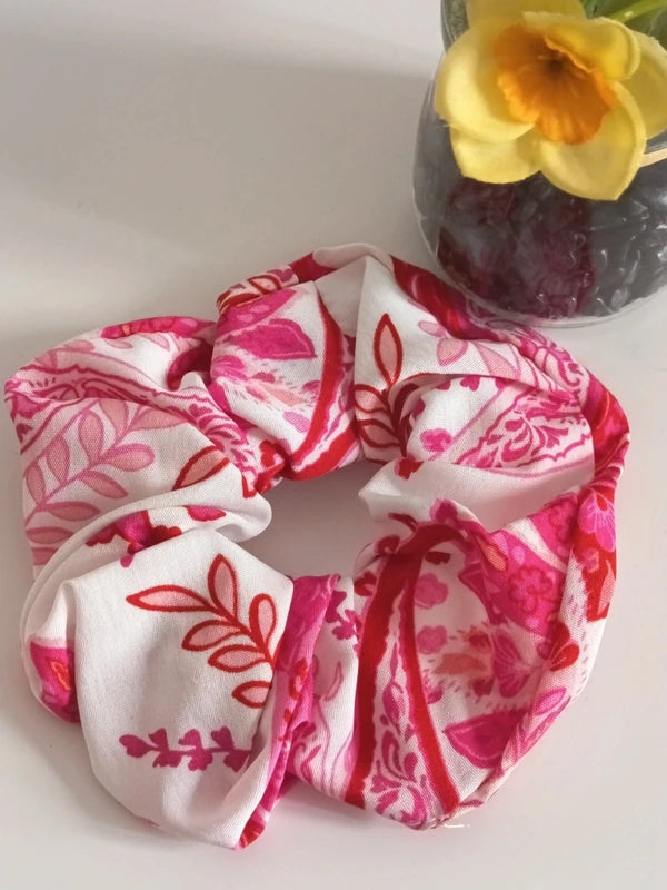 🌸 Chouchou Tissu Fleuri "Rose & Passion" – L'Élégance Bohème au Quotidien 💖