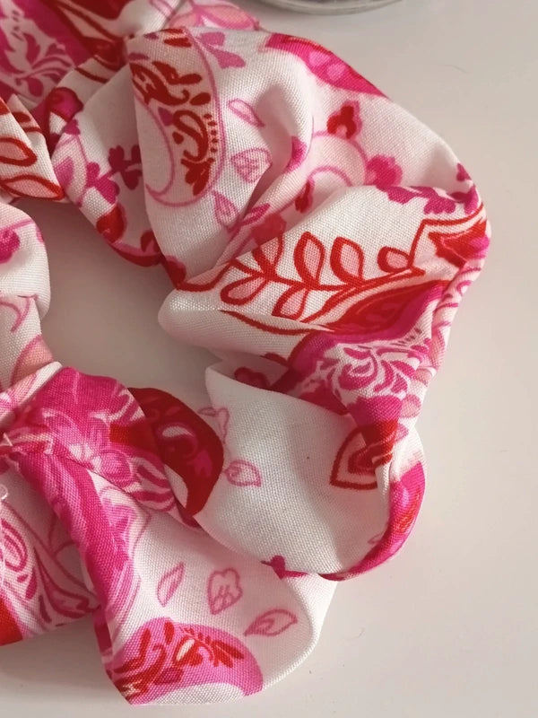 🌸 Chouchou Tissu Fleuri "Rose & Passion" – L'Élégance Bohème au Quotidien 💖