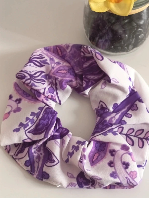 💜 Chouchou Élégant en Tissu Violet Rose & Blanc – Style Bohème & Tendance 🌸