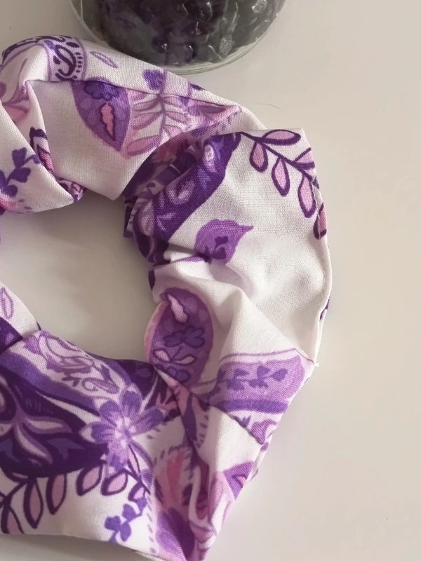 💜 Chouchou Élégant en Tissu Violet Rose & Blanc – Style Bohème & Tendance 🌸