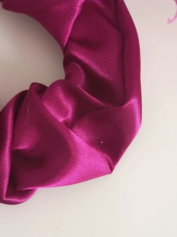 ✨ Scrunchie Élégant en Satin - Fuchsia Vibrant ✨