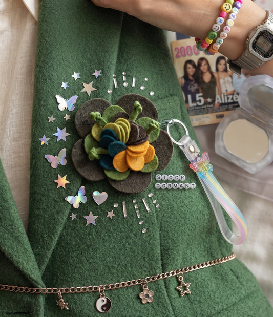 🌺🍃Broche Fleur Artisanale en Feutrine - Nuances de Vert & Moutarde🍃🌺 stock dormant des années 2000