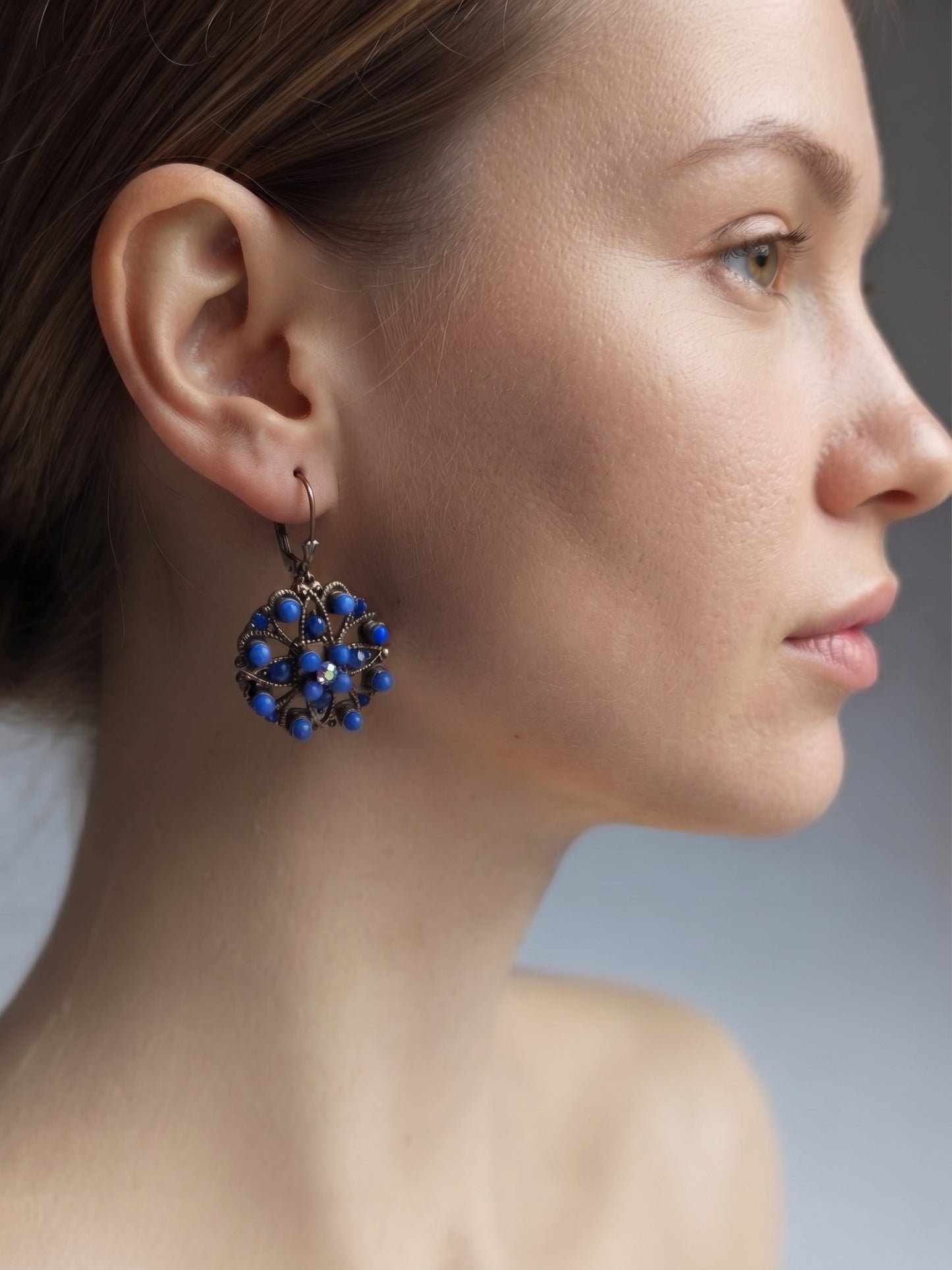✨ Boucles d'oreilles rétro vintage années 2000 – Puce / Dormeuse métal bronze et perles bleu cobalt (Stock dormant rare !)