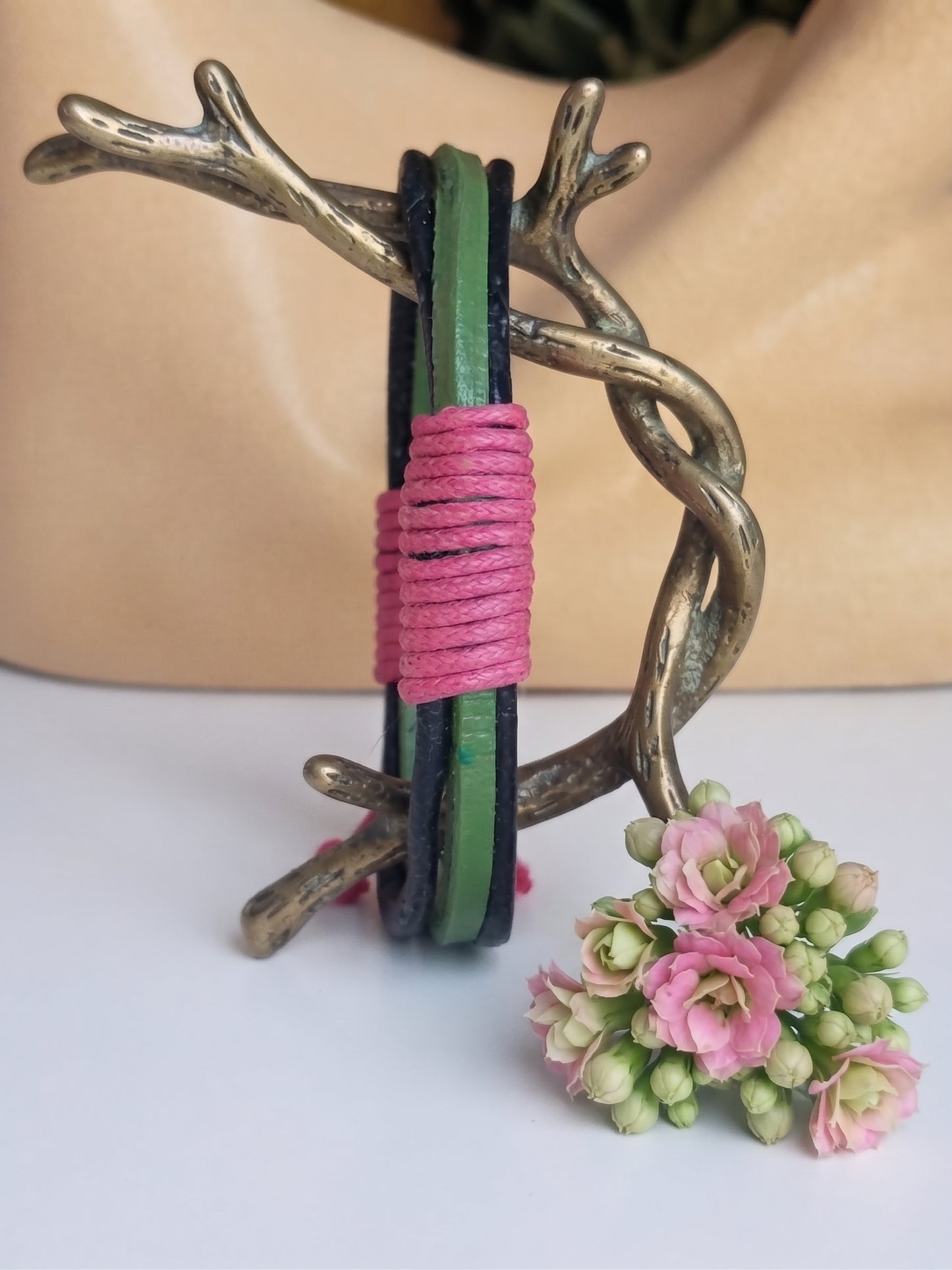 🌸 Le Rétro-Chic Y2K : Bracelet en Cuir Vert, Noir et Rose Fuchsia (Stock Dormant des Années 2000)