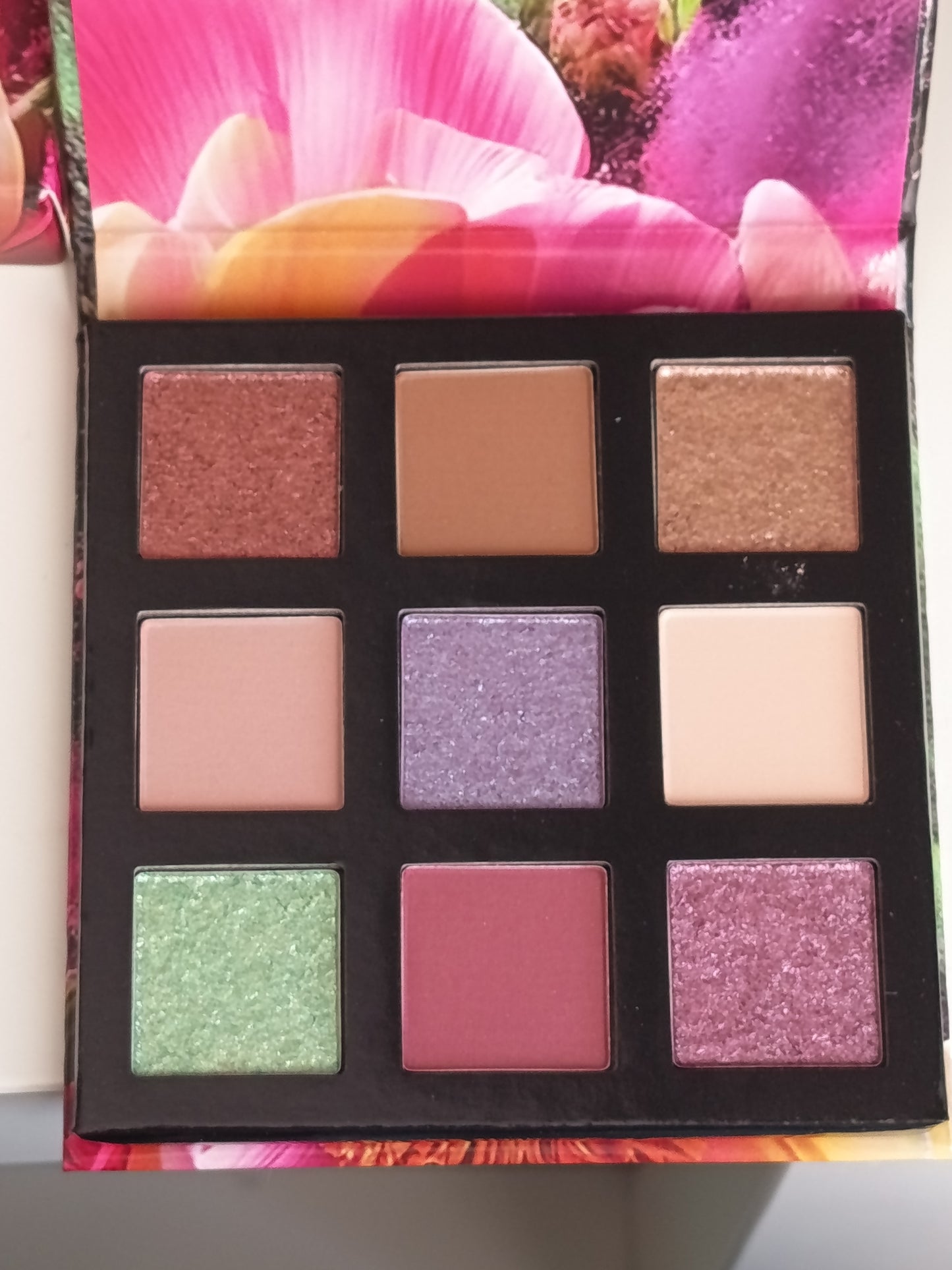 Palette d’Ombres à Paupières Lotus Sacré – 9 Teintes Éclatantes & Pigmentées - Edition limitée