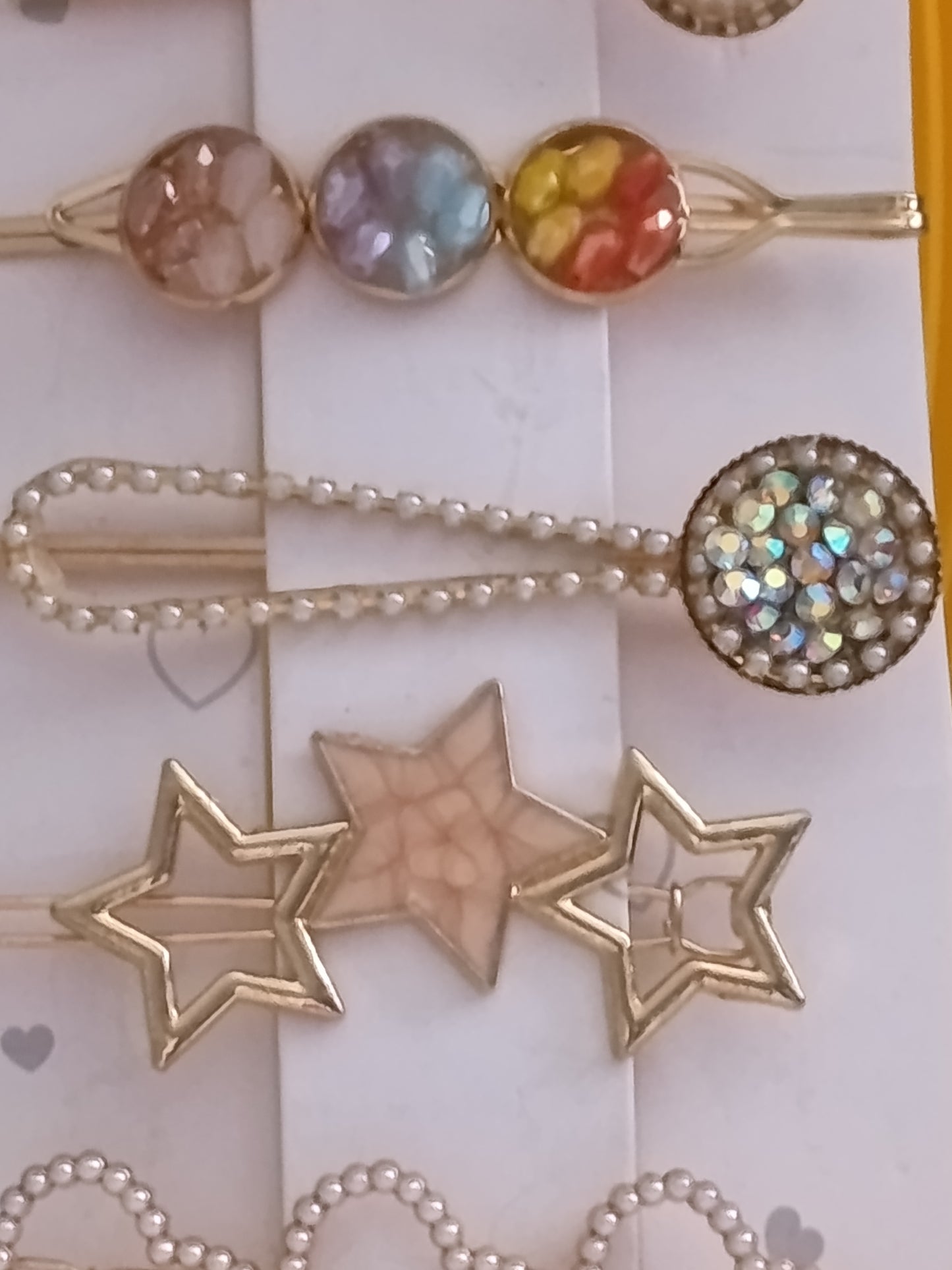 Lot de 5 barrettes et 1 pince crocrodile, avec perles, pierres. Original.