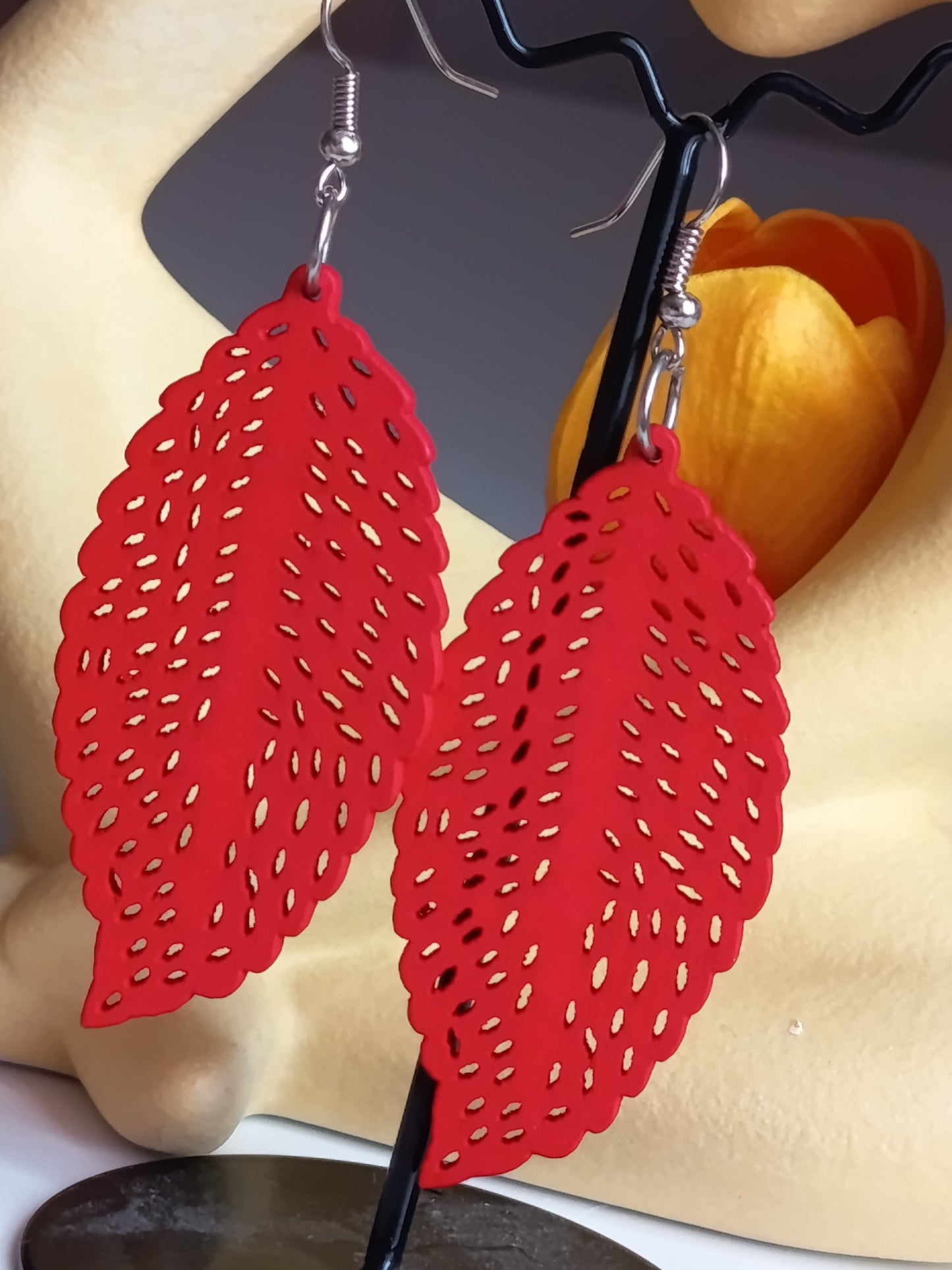 🌿 Boucles d'Oreilles "Feuillage Éclatant" – Rouge Passion