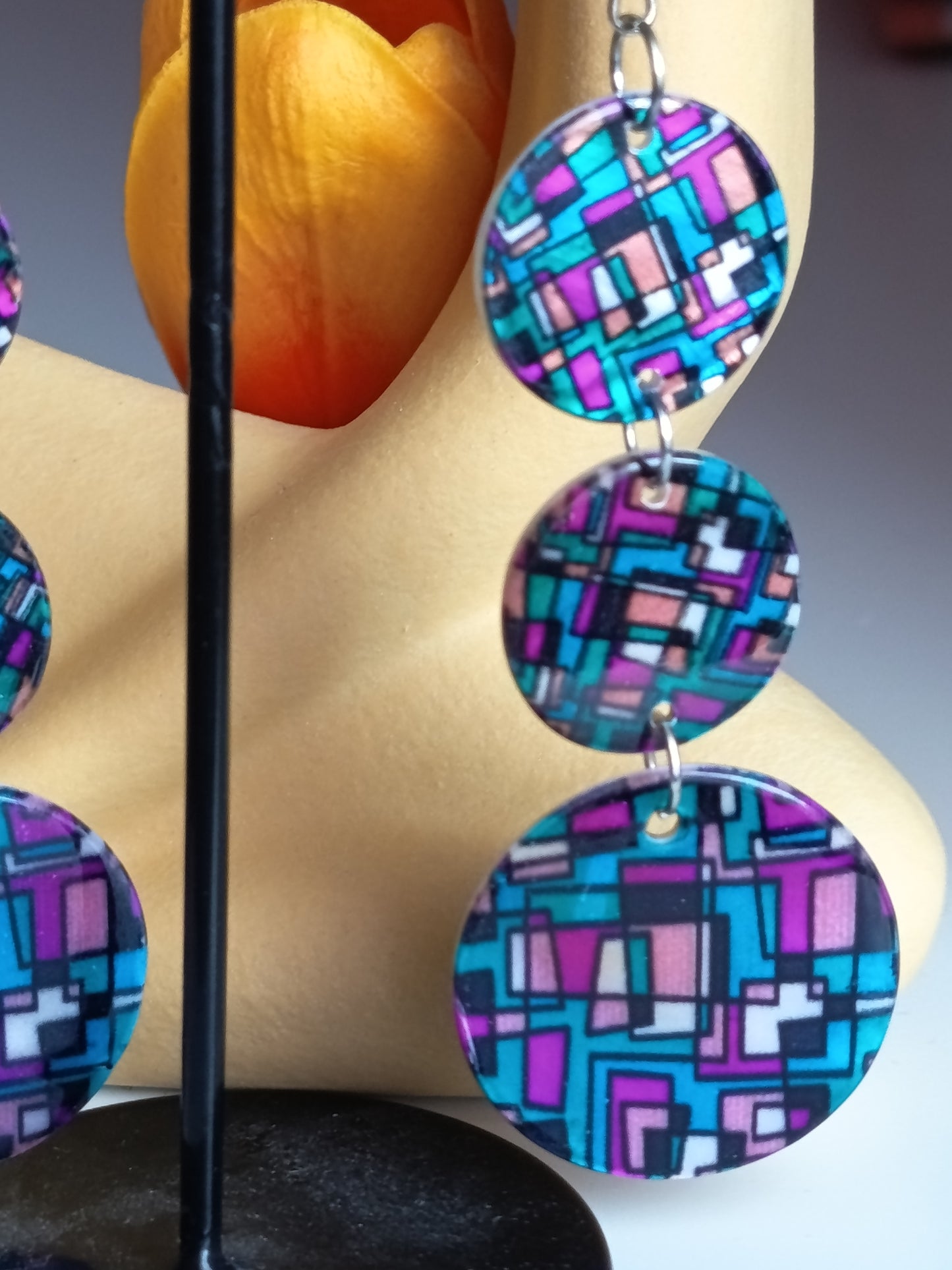 💖💐Boucles d'oreilles réversibles neuves, en nacre véritable et émail géométrique 💐💖