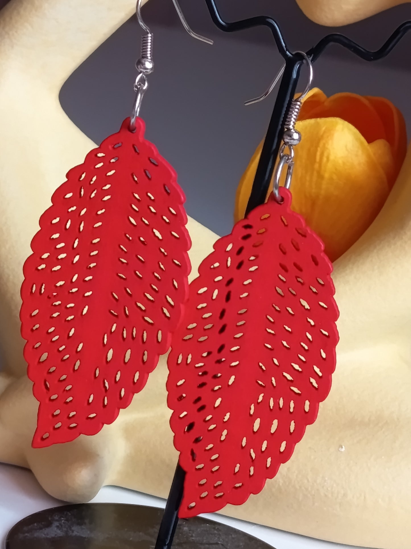 🌿 Boucles d'Oreilles "Feuillage Éclatant" – Rouge Passion