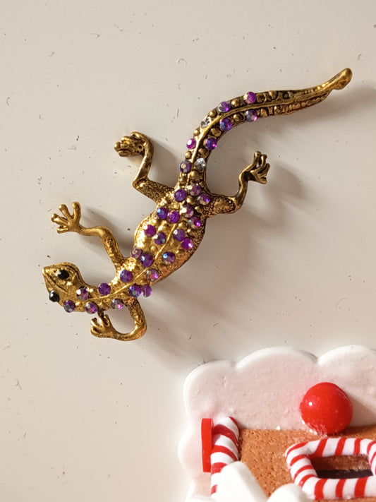 Broche Lézard Vintage Dorée – Cristaux Améthyste & Éclats Boréaux