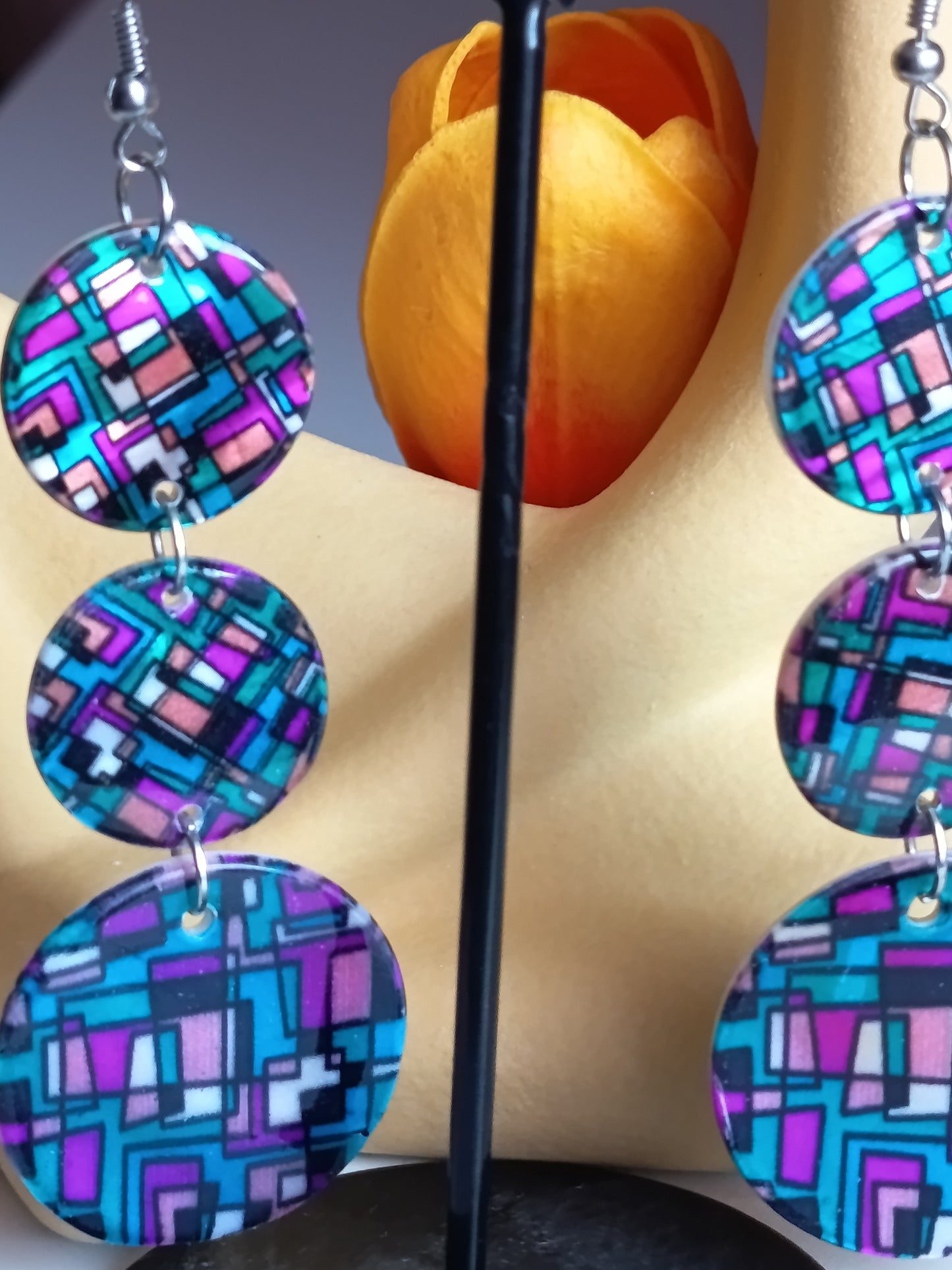💖💐Boucles d'oreilles réversibles neuves, en nacre véritable et émail géométrique 💐💖