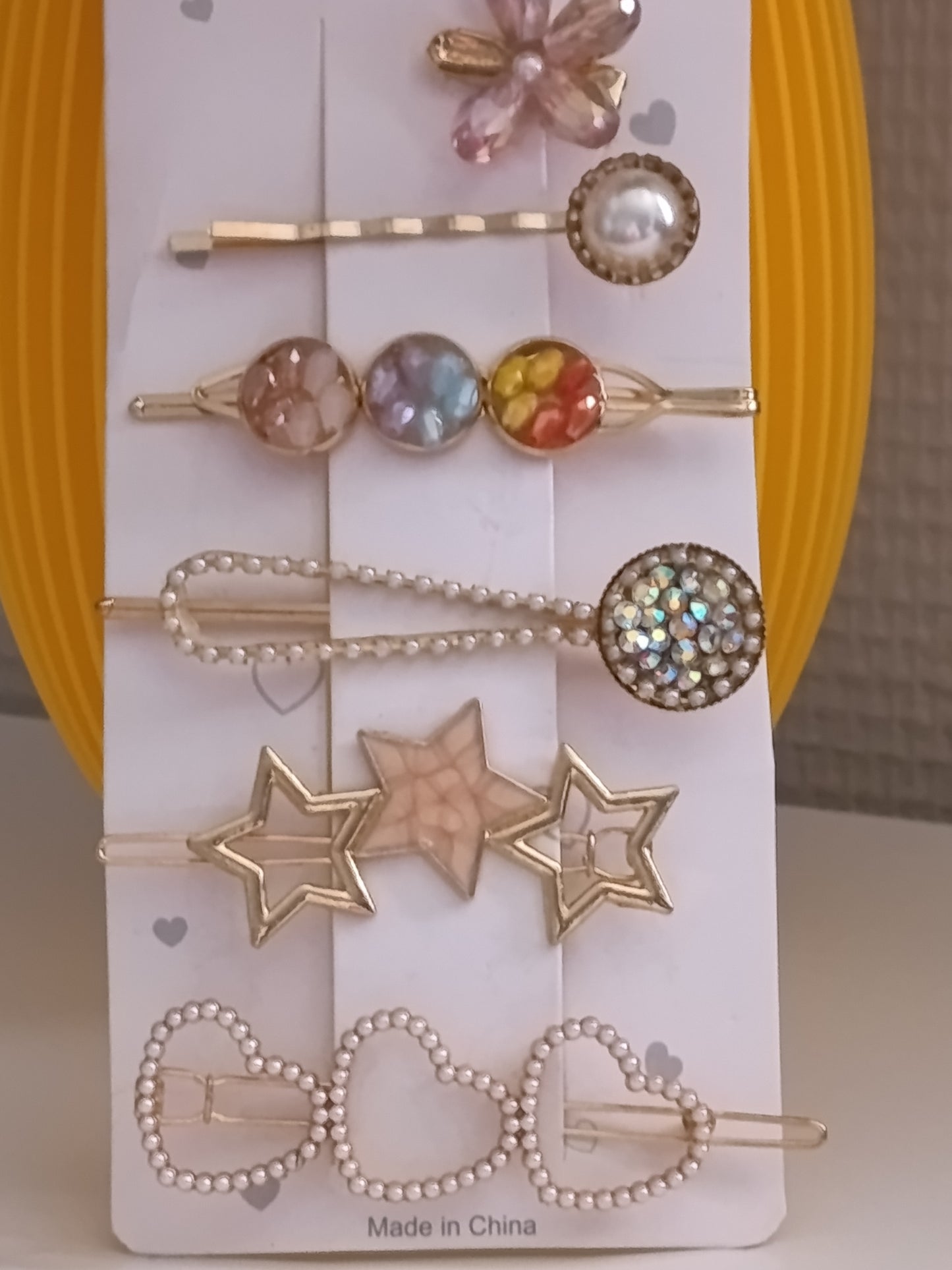 Lot de 5 barrettes et 1 pince crocrodile, avec perles, pierres. Original.
