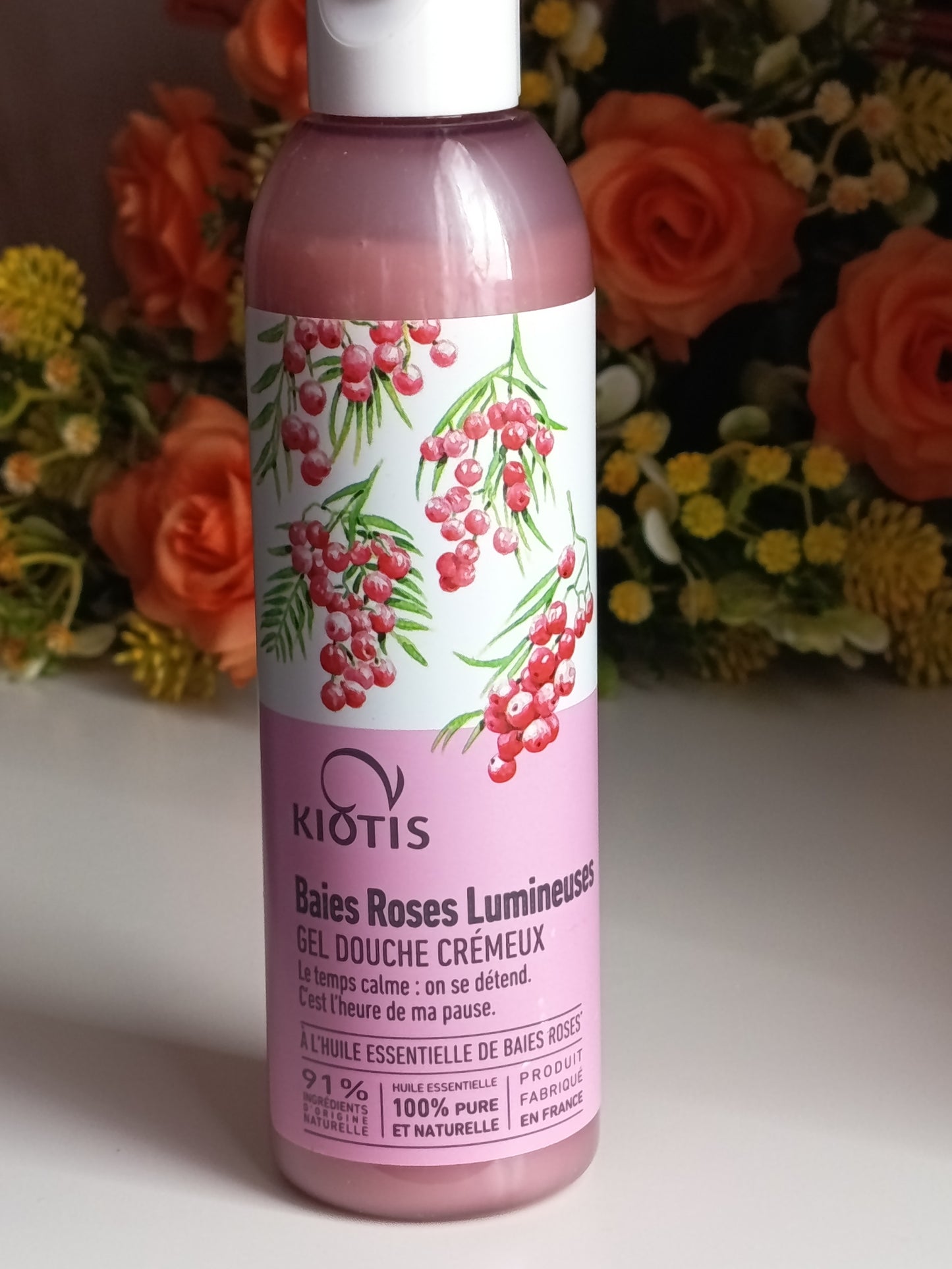 Lot d'un gel douche crémeux + un savon lavant solide corps, aux baies de roses lumineuses, de Kiotis