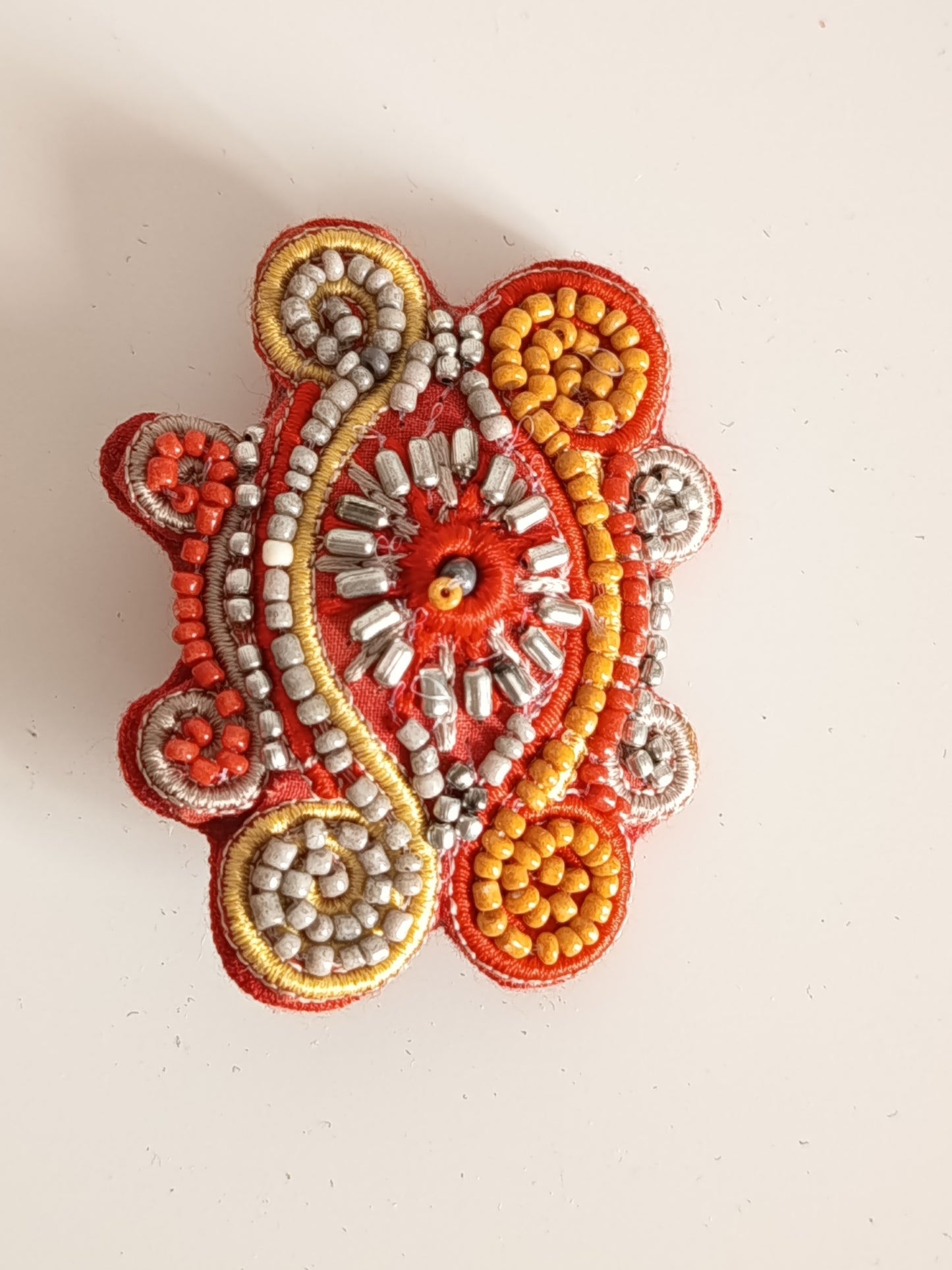 ✨ Broche Artisanale "Soleil d'Orient" – Broderie Haute Fantaisie ✨