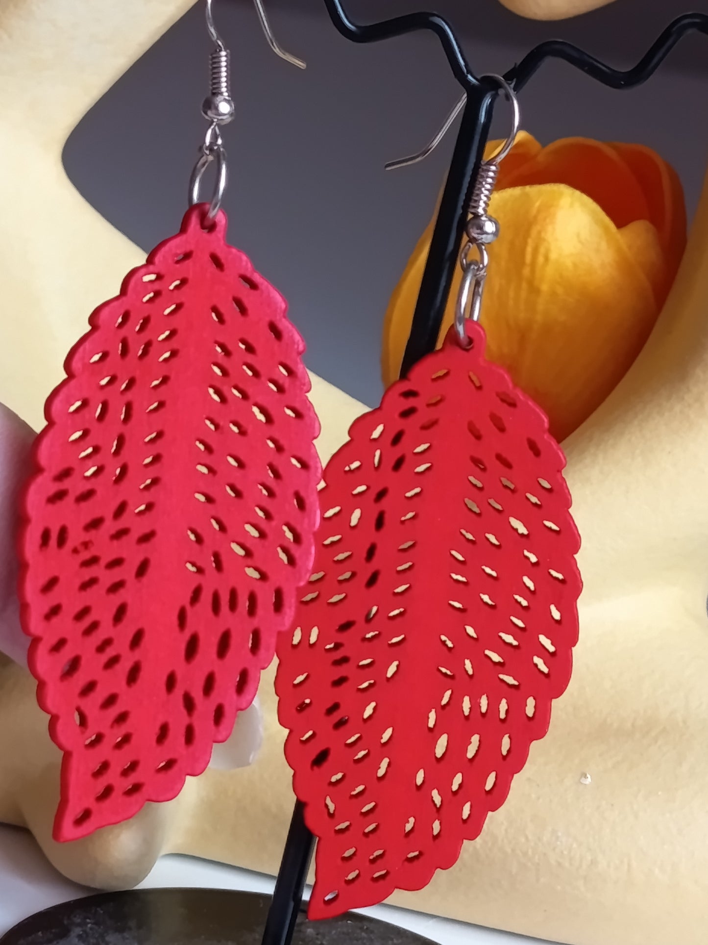 🌿 Boucles d'Oreilles "Feuillage Éclatant" – Rouge Passion