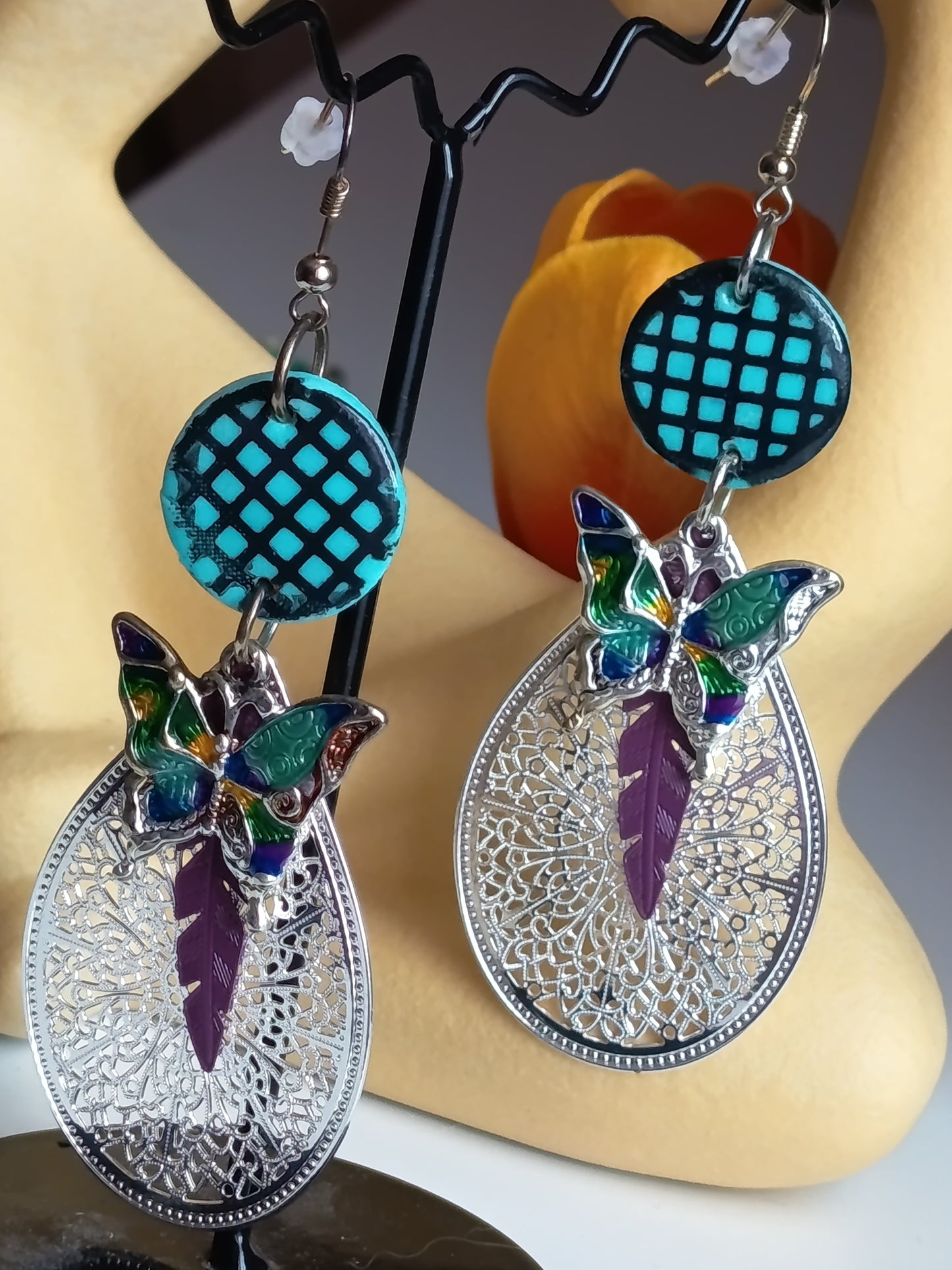 🦋✨ Boucles d'oreilles artisanales "Papillon & Filigrane" : L'accessoire chic et original pour sublimer votre style ! 💎🌸🎨
