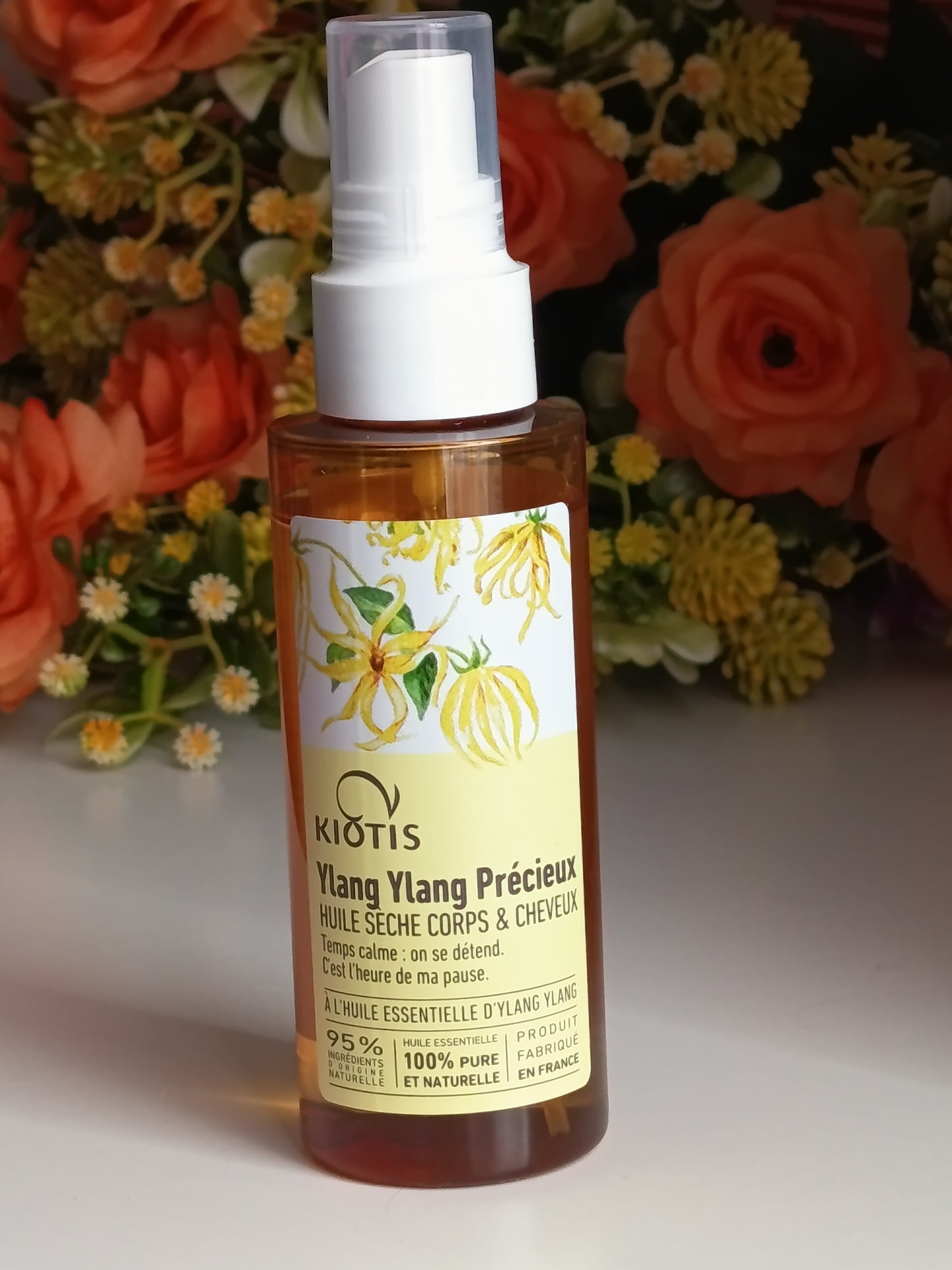 Lot comprenant un gommage crémeux, un gel douche, et une huile sèche, Ylang Ylang Précieux de Kiotis