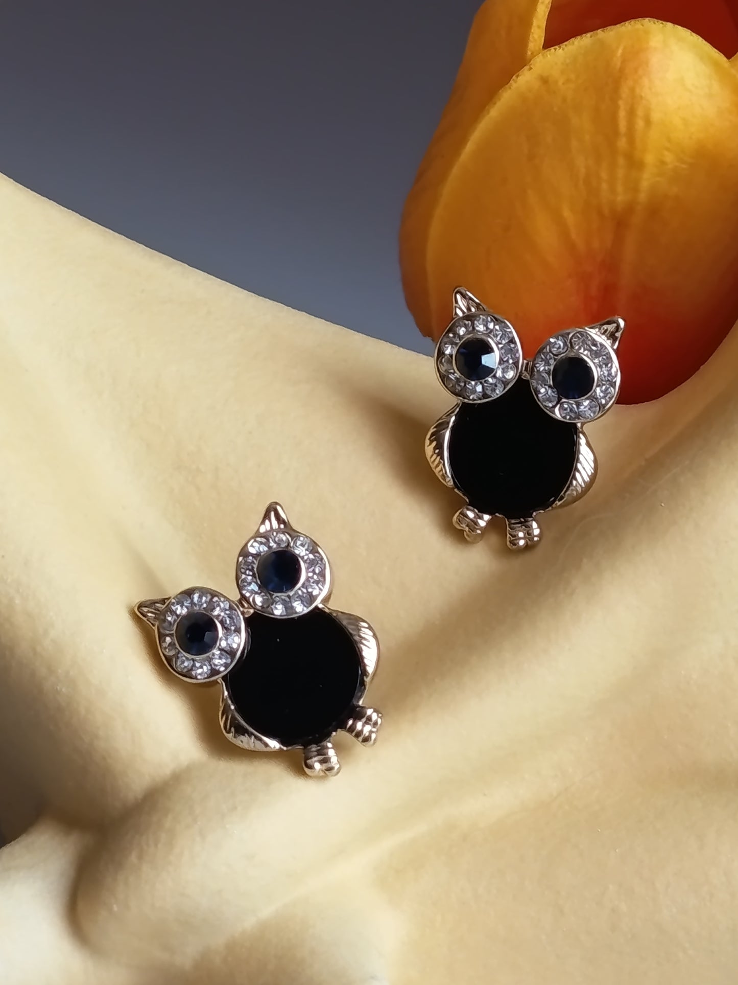 🦉✨ Boucles d'oreilles "Chouette de Nuit" – Élégance & Cristaux Étincelants ✨🦉