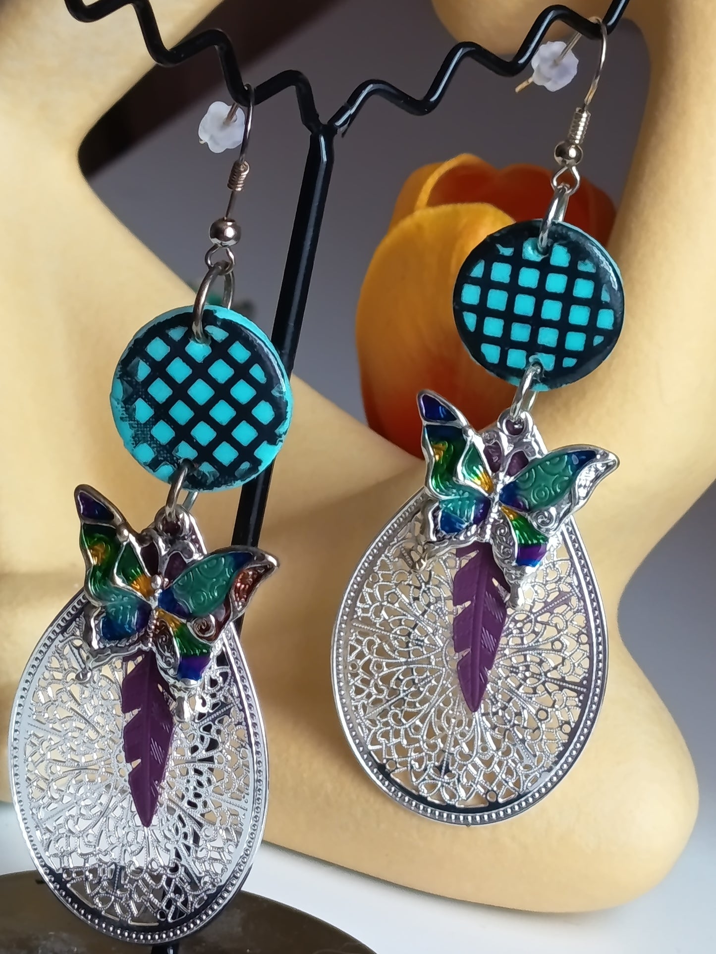 🦋✨ Boucles d'oreilles artisanales "Papillon & Filigrane" : L'accessoire chic et original pour sublimer votre style ! 💎🌸🎨