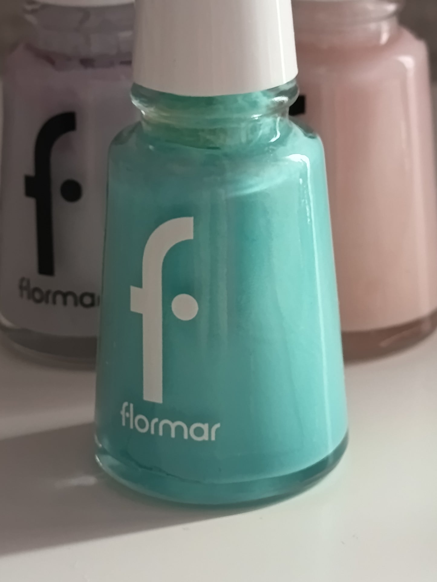Vernis à ongles Flormar , enamel effet brillant, 3 couleurs pastel au choix : rose, lavande et turquoise