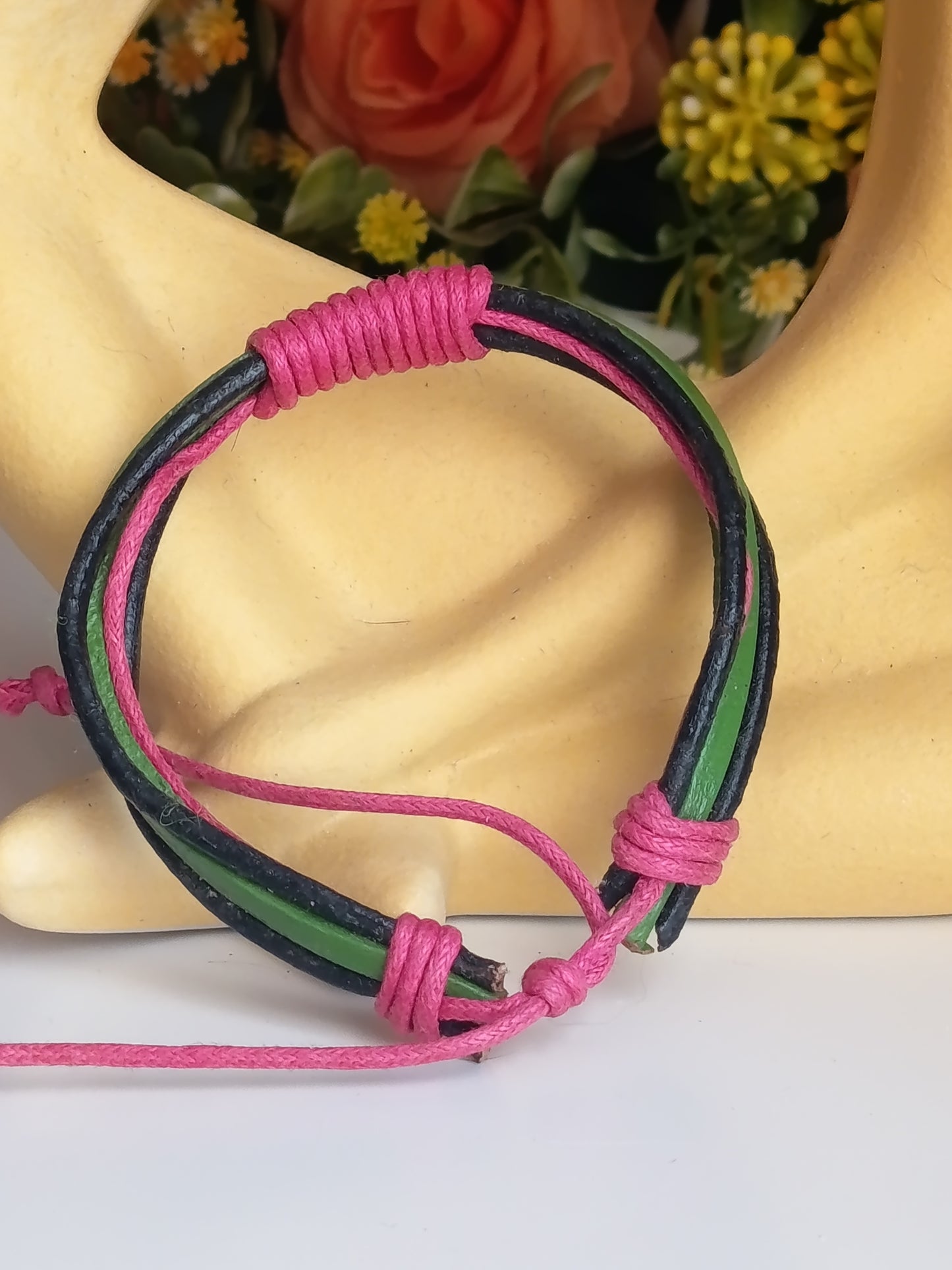 🌸 Le Rétro-Chic Y2K : Bracelet en Cuir Vert, Noir et Rose Fuchsia (Stock Dormant des Années 2000)