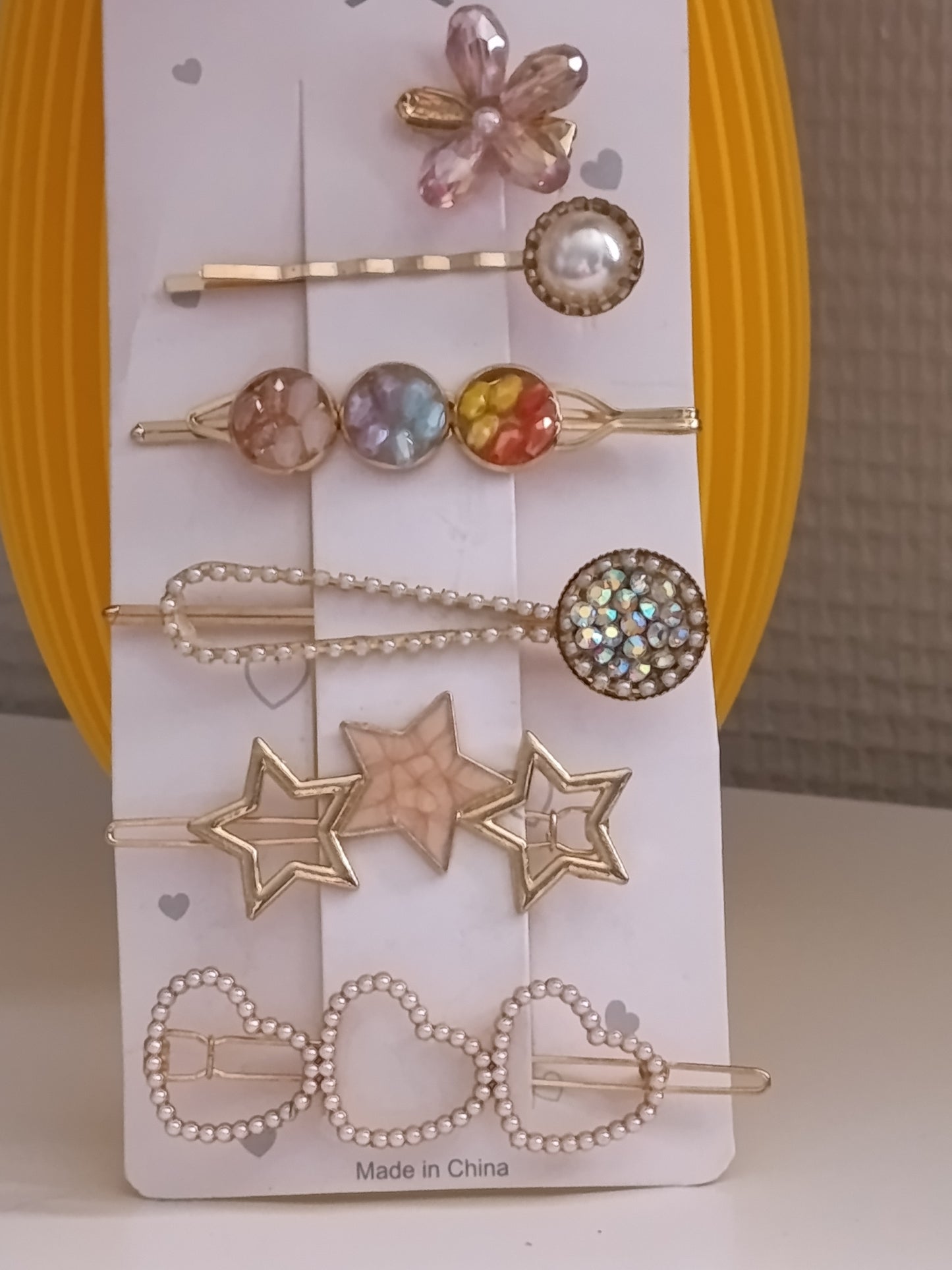 Lot de 5 barrettes et 1 pince crocrodile, avec perles, pierres. Original.