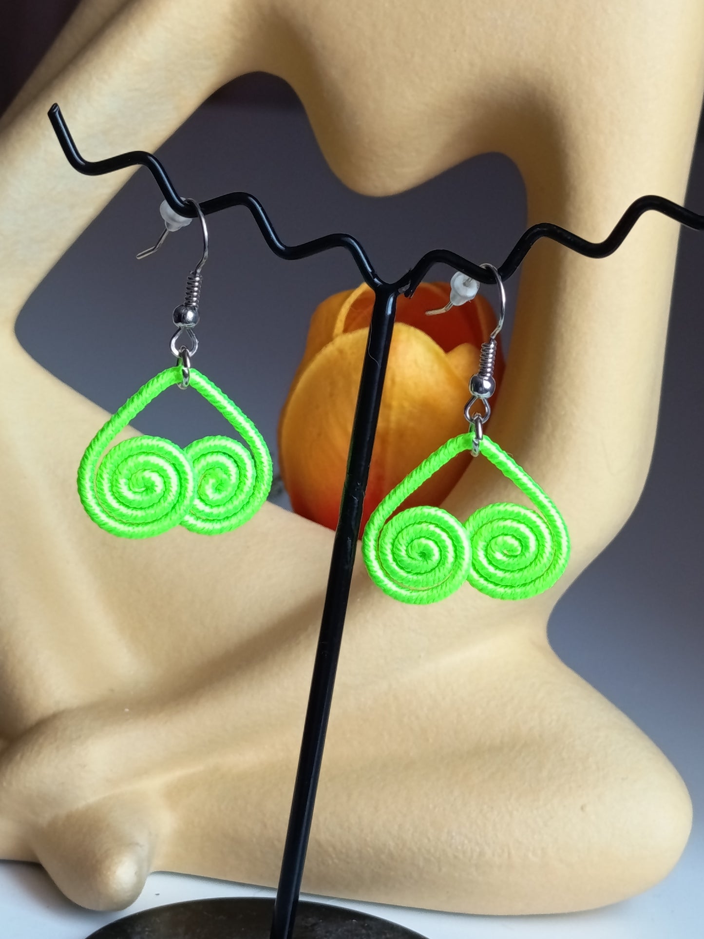 ✨ Boucles d'Oreilles Spirales Néon ✨