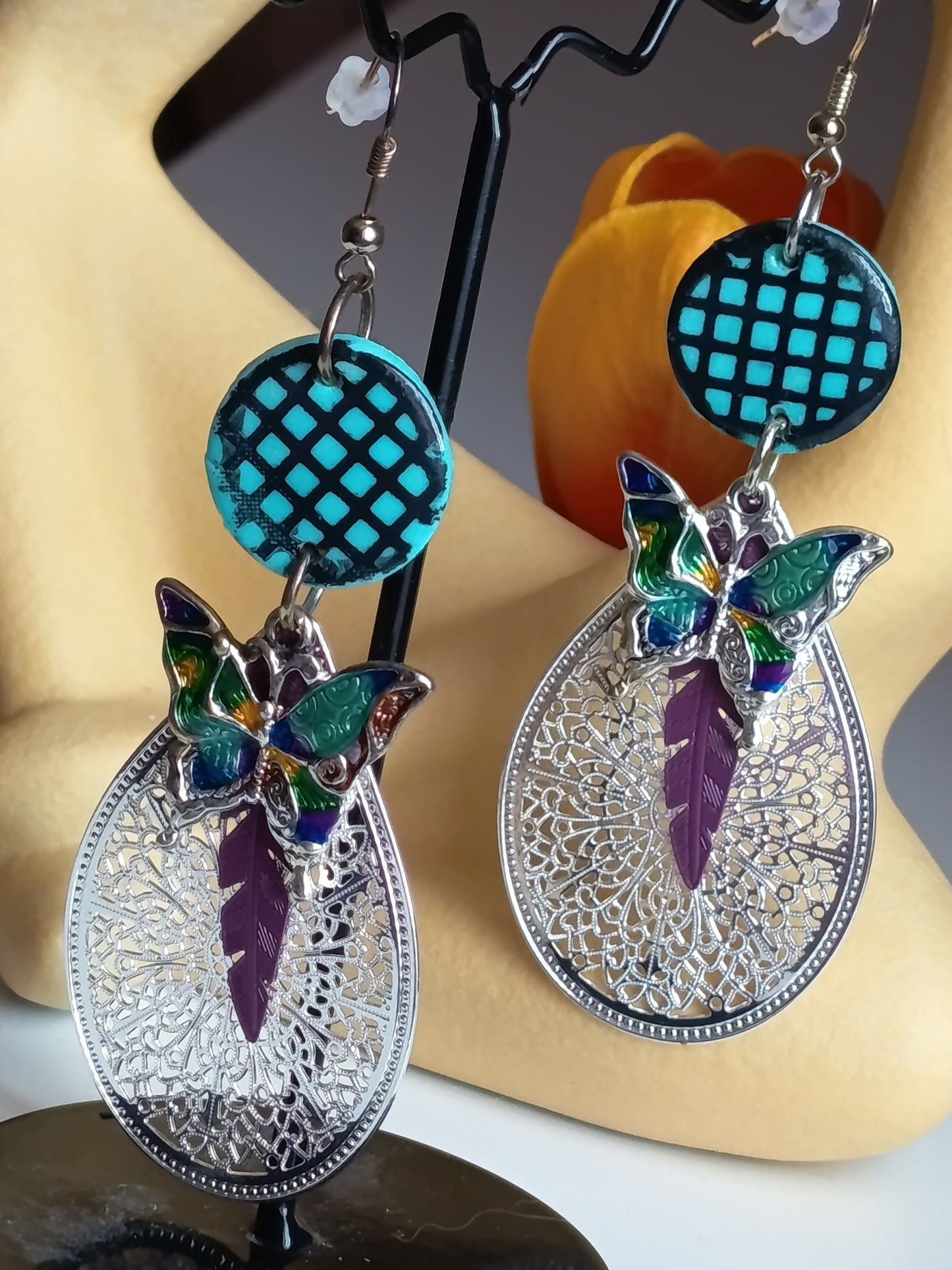 🦋✨ Boucles d'oreilles artisanales "Papillon & Filigrane" : L'accessoire chic et original pour sublimer votre style ! 💎🌸🎨