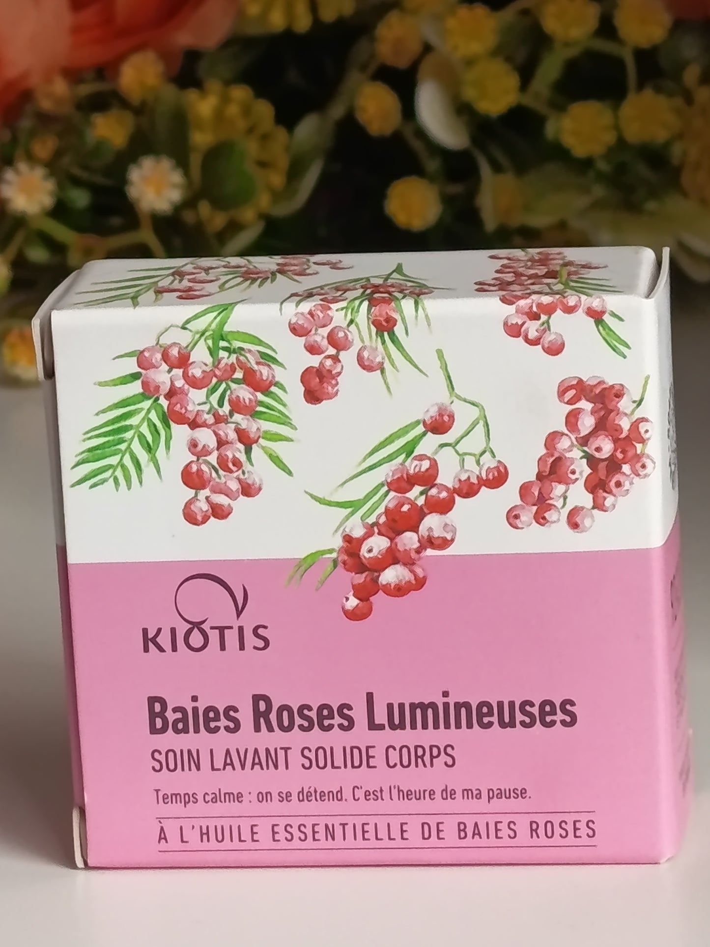 Lot d'un gel douche crémeux + un savon lavant solide corps, aux baies de roses lumineuses, de Kiotis