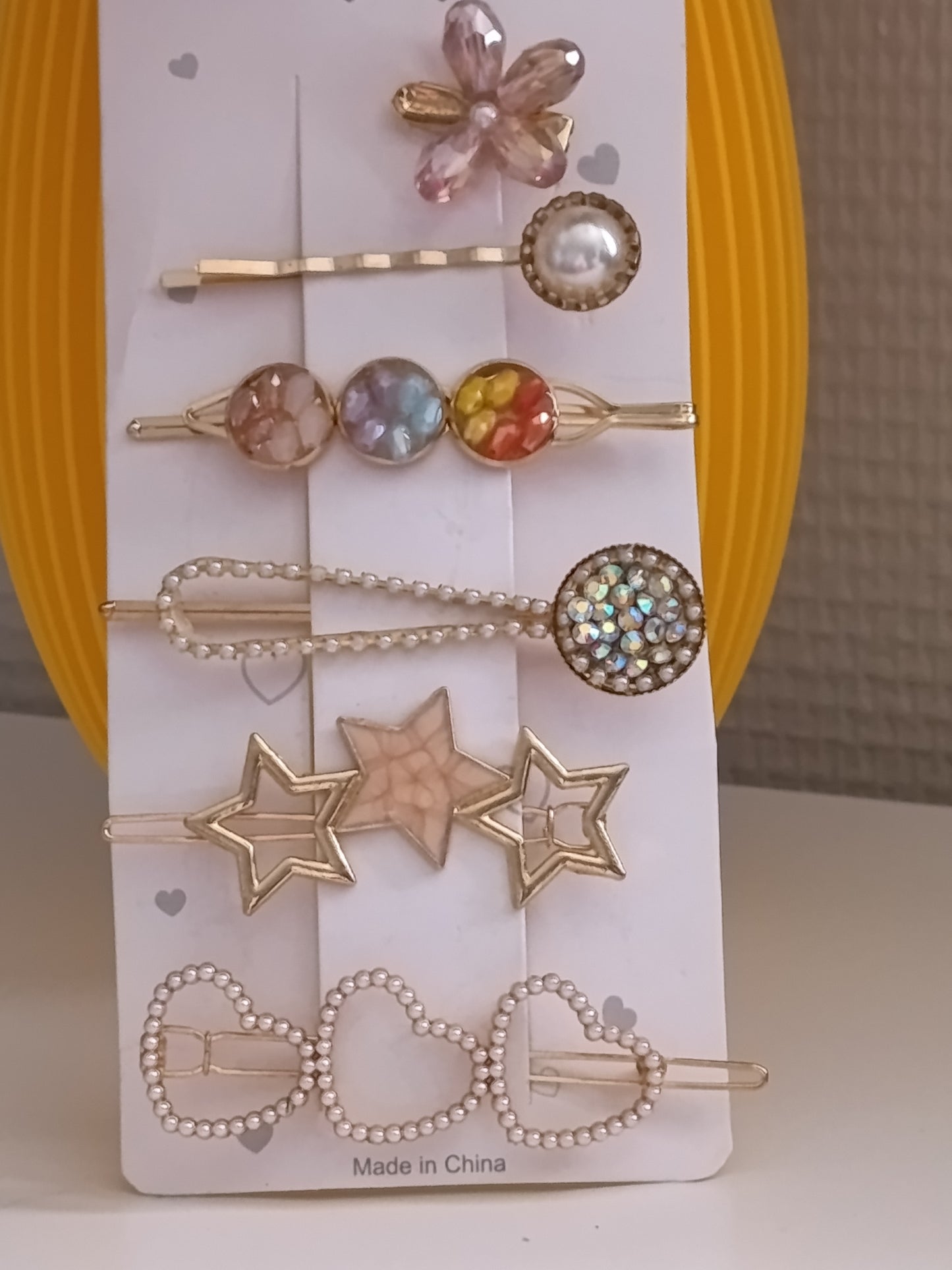 Lot de 5 barrettes et 1 pince crocrodile, avec perles, pierres. Original.