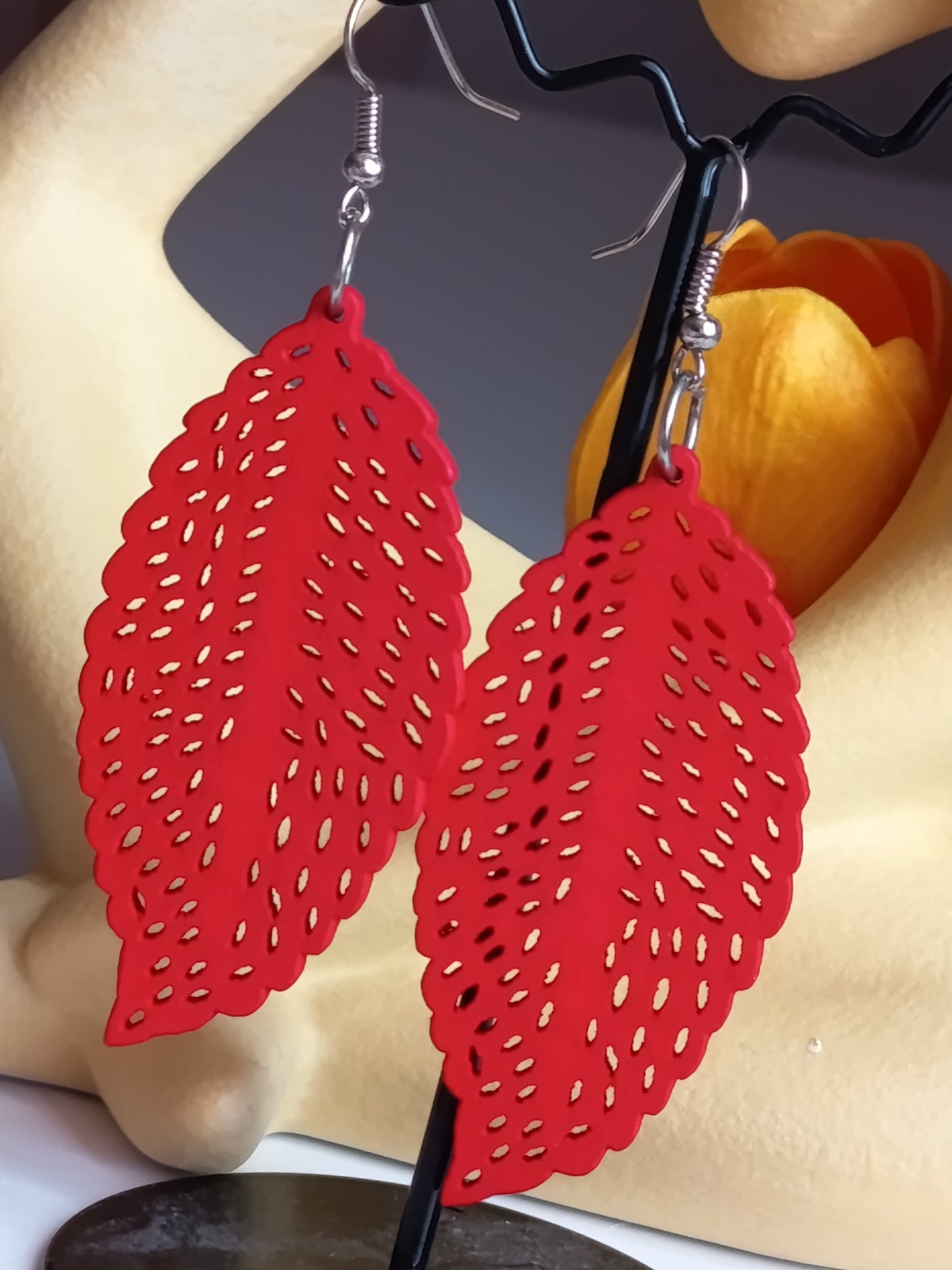 🌿 Boucles d'Oreilles "Feuillage Éclatant" – Rouge Passion
