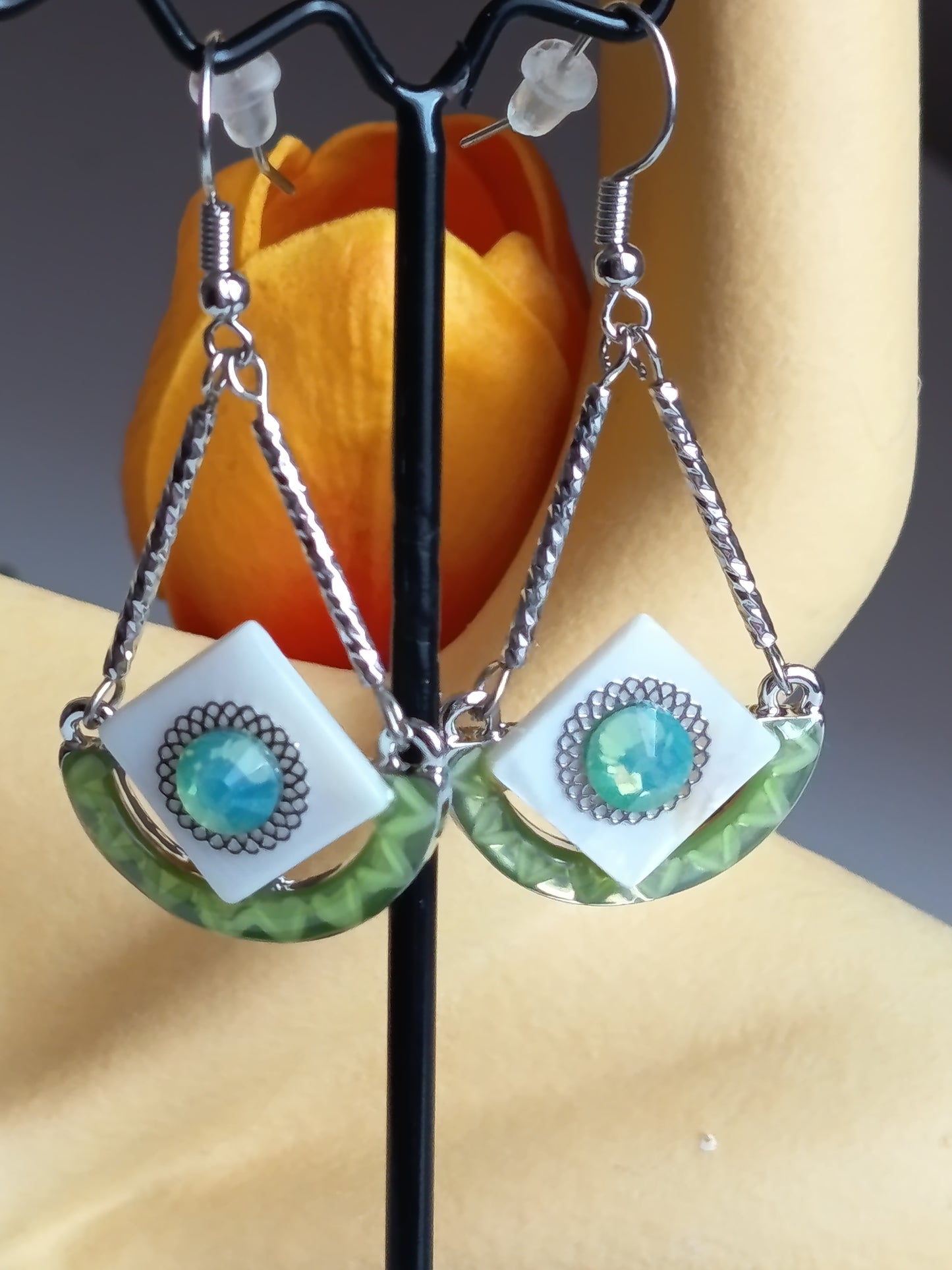 💎 Boucles d'Oreilles Géométriques Chic & Éclatantes – Accessoire Tendance ✨