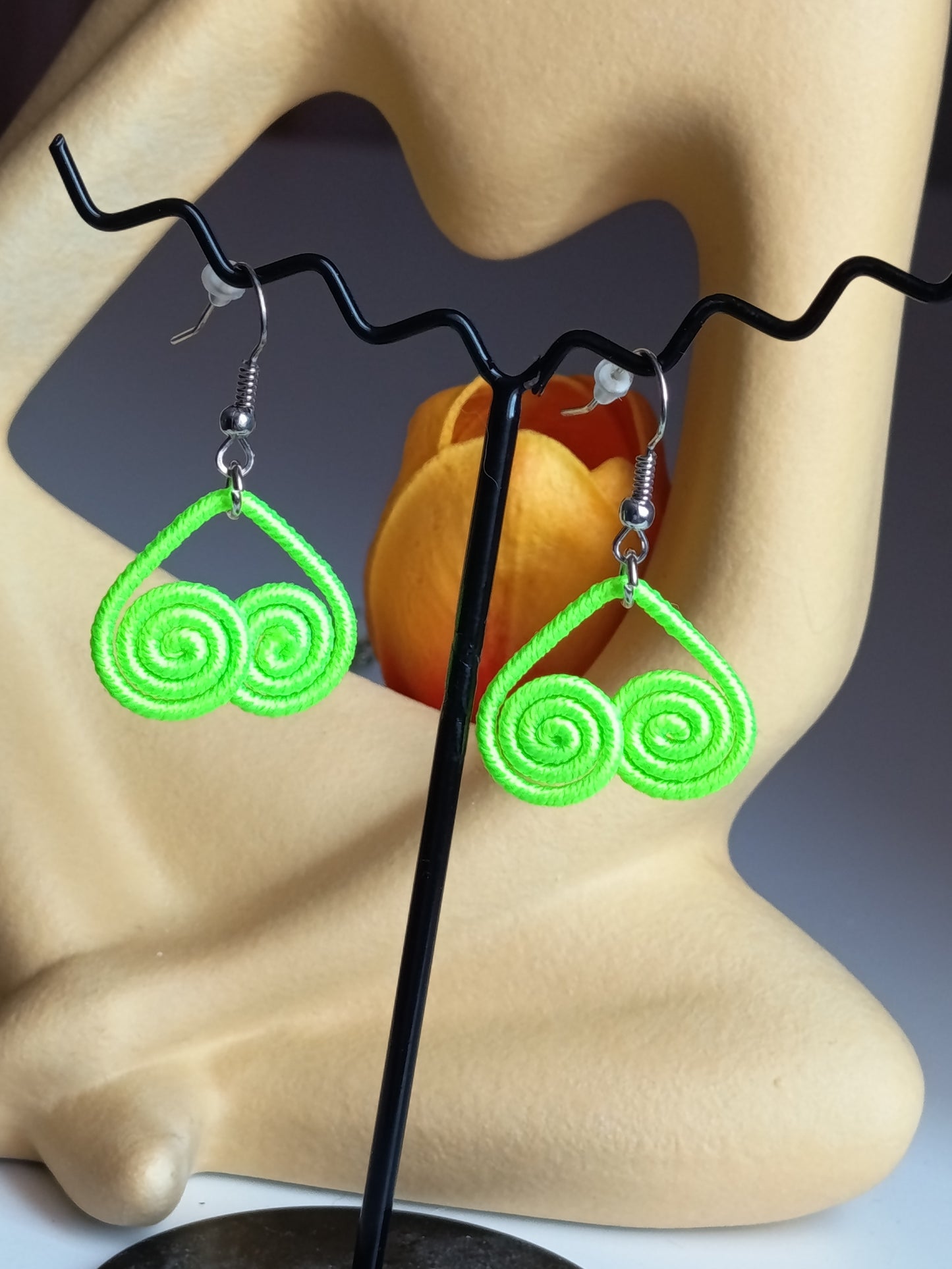 ✨ Boucles d'Oreilles Spirales Néon ✨