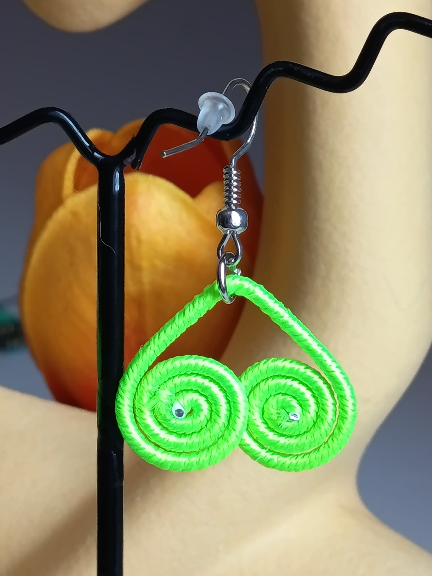 ✨ Boucles d'Oreilles Spirales Néon ✨