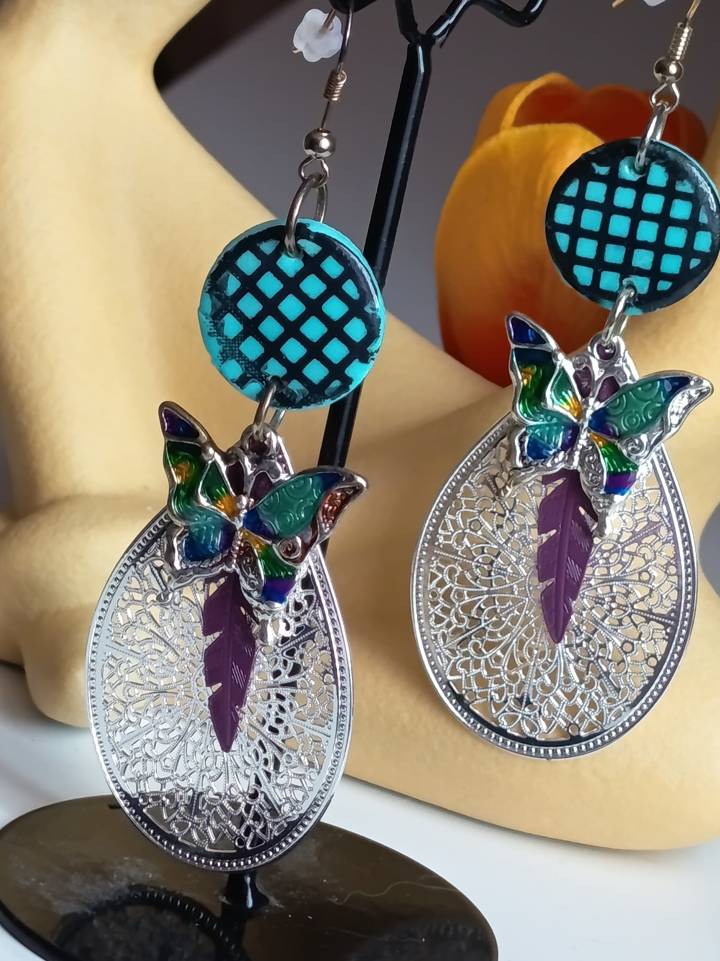 🦋✨ Boucles d'oreilles artisanales "Papillon & Filigrane" : L'accessoire chic et original pour sublimer votre style ! 💎🌸🎨