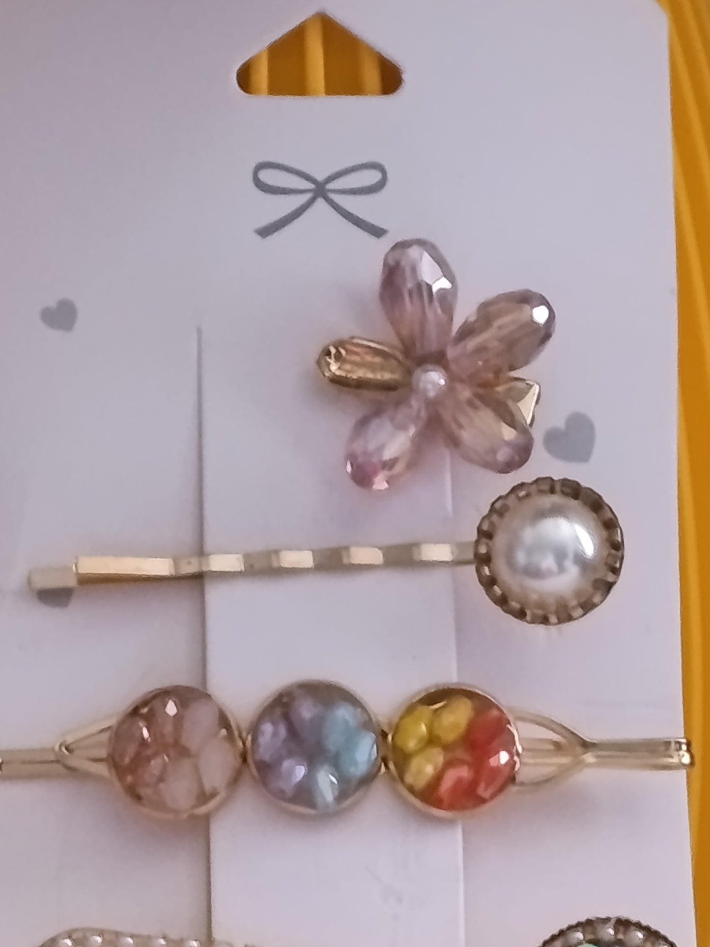 Lot de 5 barrettes et 1 pince crocrodile, avec perles, pierres. Original.