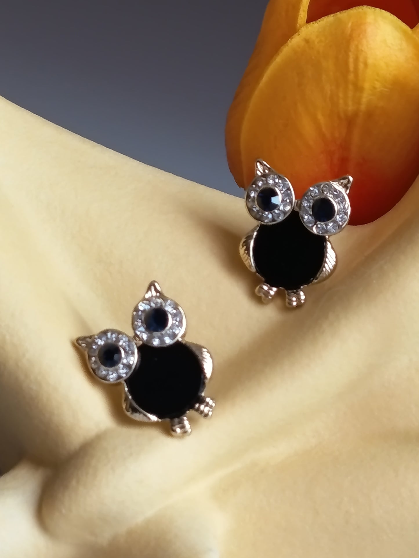 🦉✨ Boucles d'oreilles "Chouette de Nuit" – Élégance & Cristaux Étincelants ✨🦉