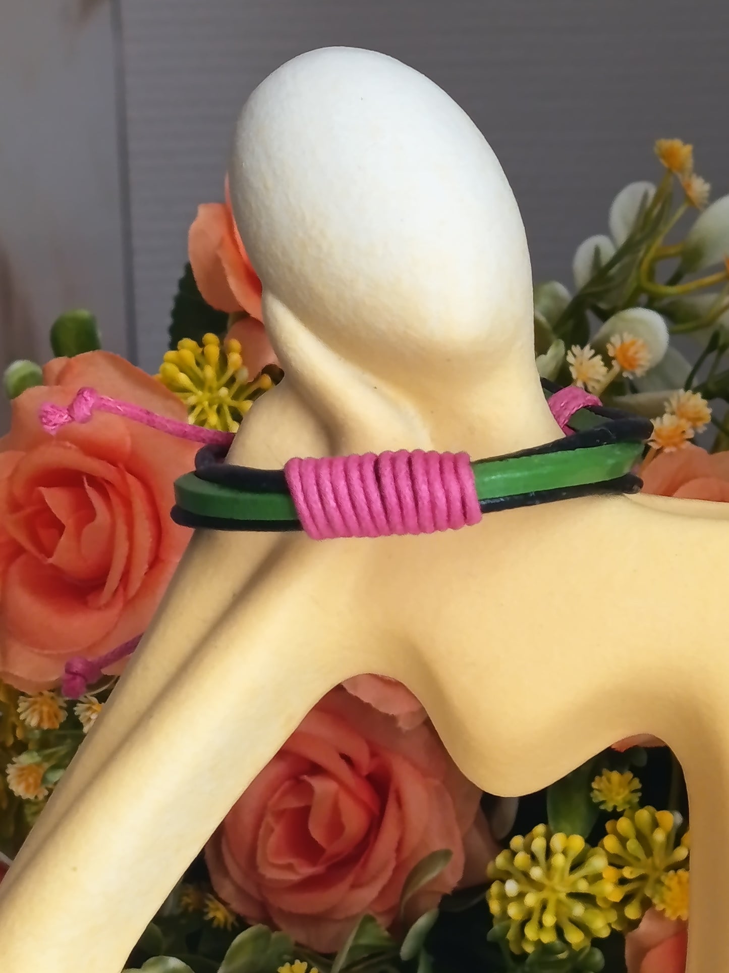 🌸 Le Rétro-Chic Y2K : Bracelet en Cuir Vert, Noir et Rose Fuchsia (Stock Dormant des Années 2000)