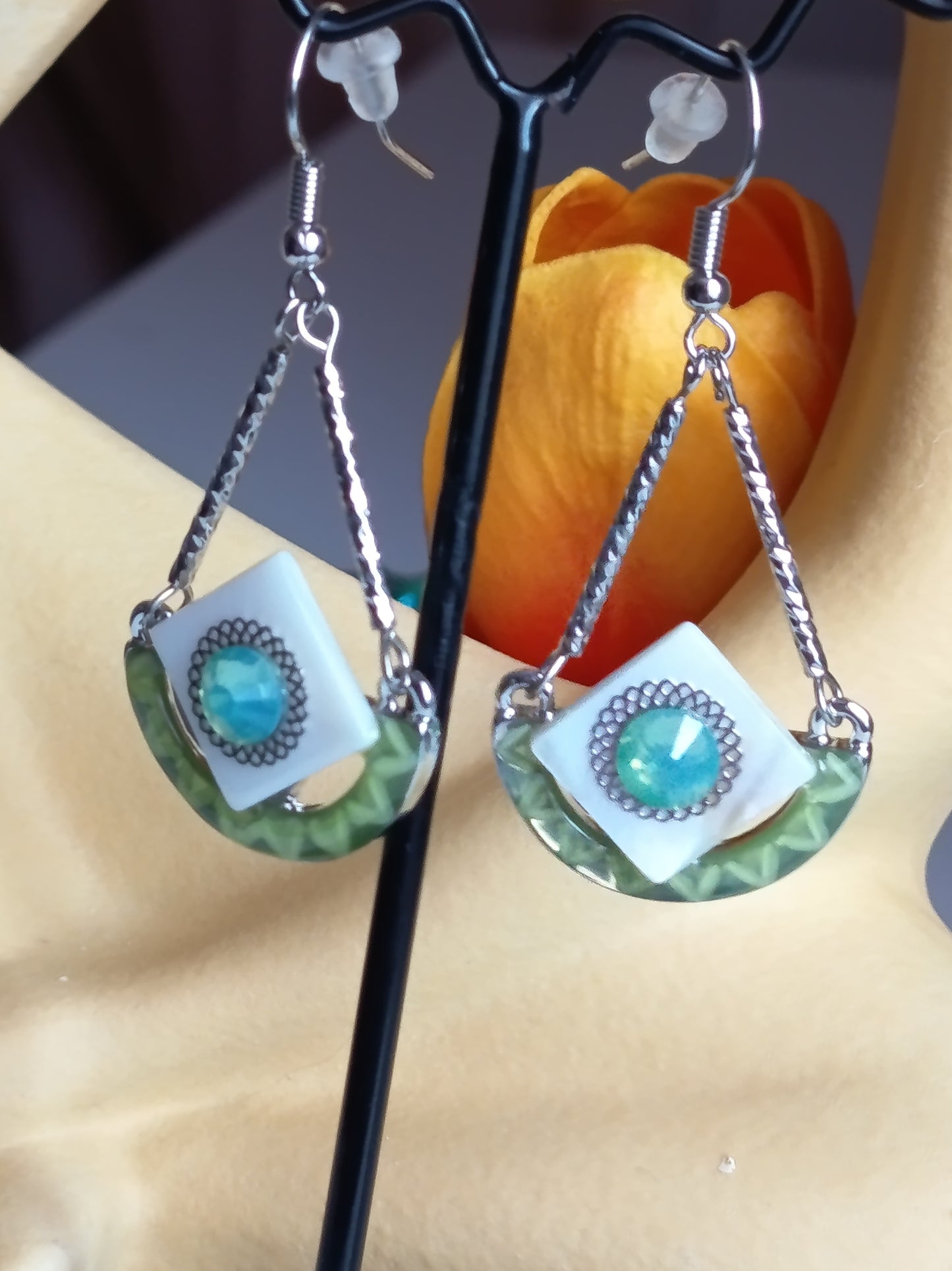 💎 Boucles d'Oreilles Géométriques Chic & Éclatantes – Accessoire Tendance ✨