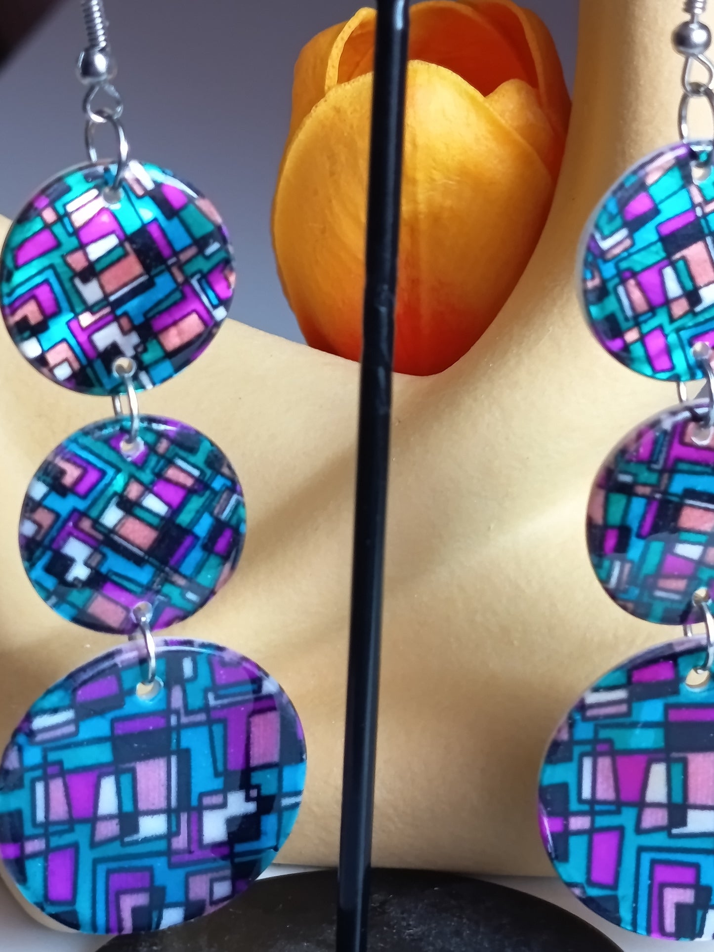 💖💐Boucles d'oreilles réversibles neuves, en nacre véritable et émail géométrique 💐💖