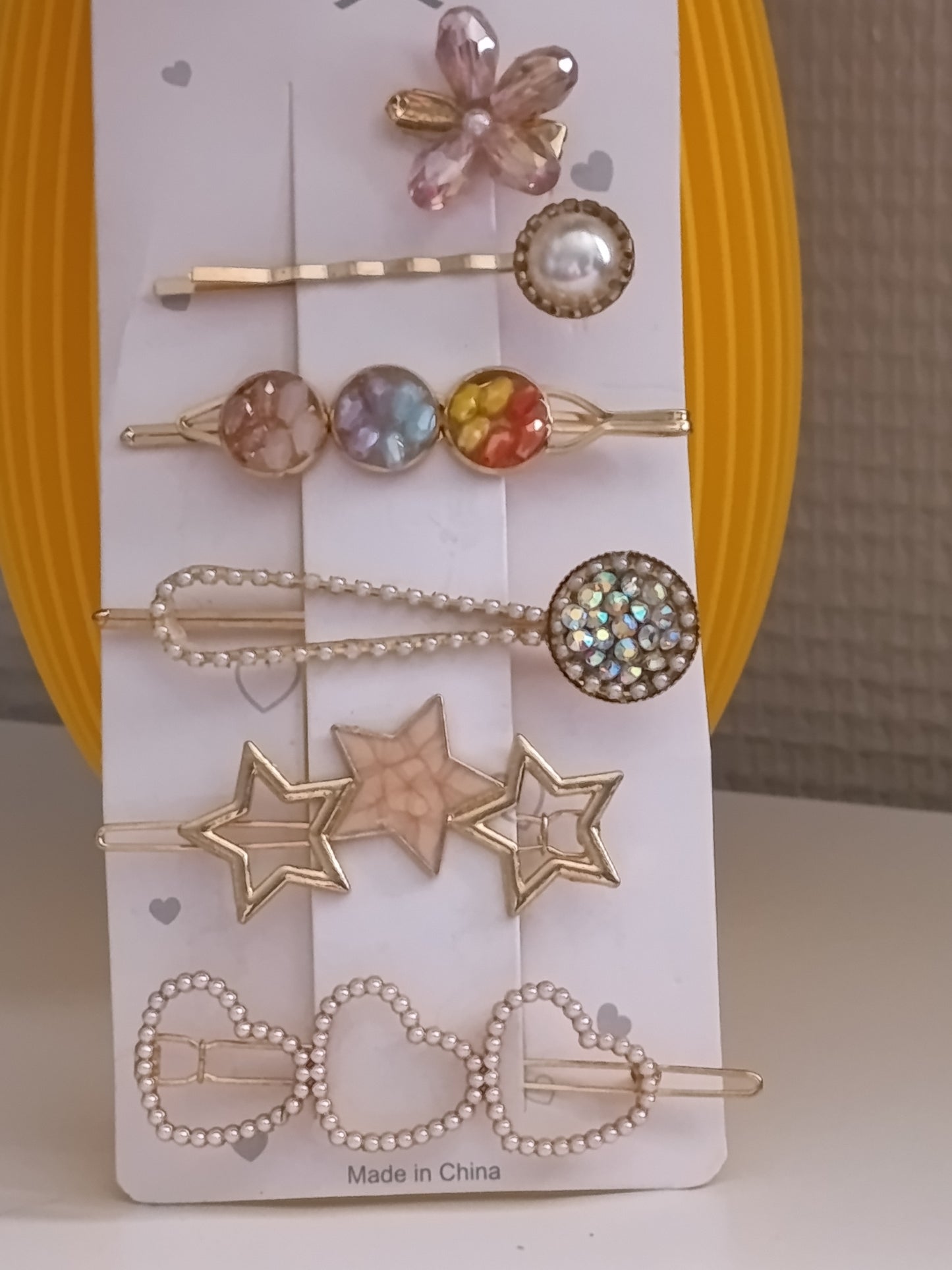 Lot de 5 barrettes et 1 pince crocrodile, avec perles, pierres. Original.